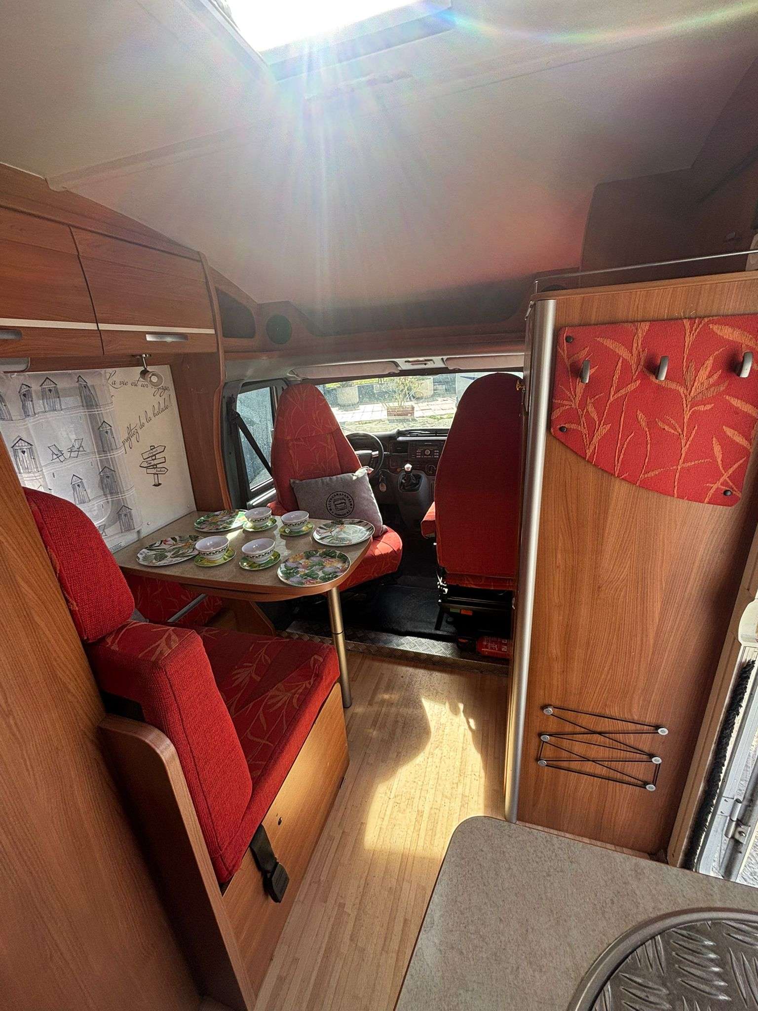 AUTOCARAVANA PERFILADA MINI HYMER ERIBA VAN - Imagen 10