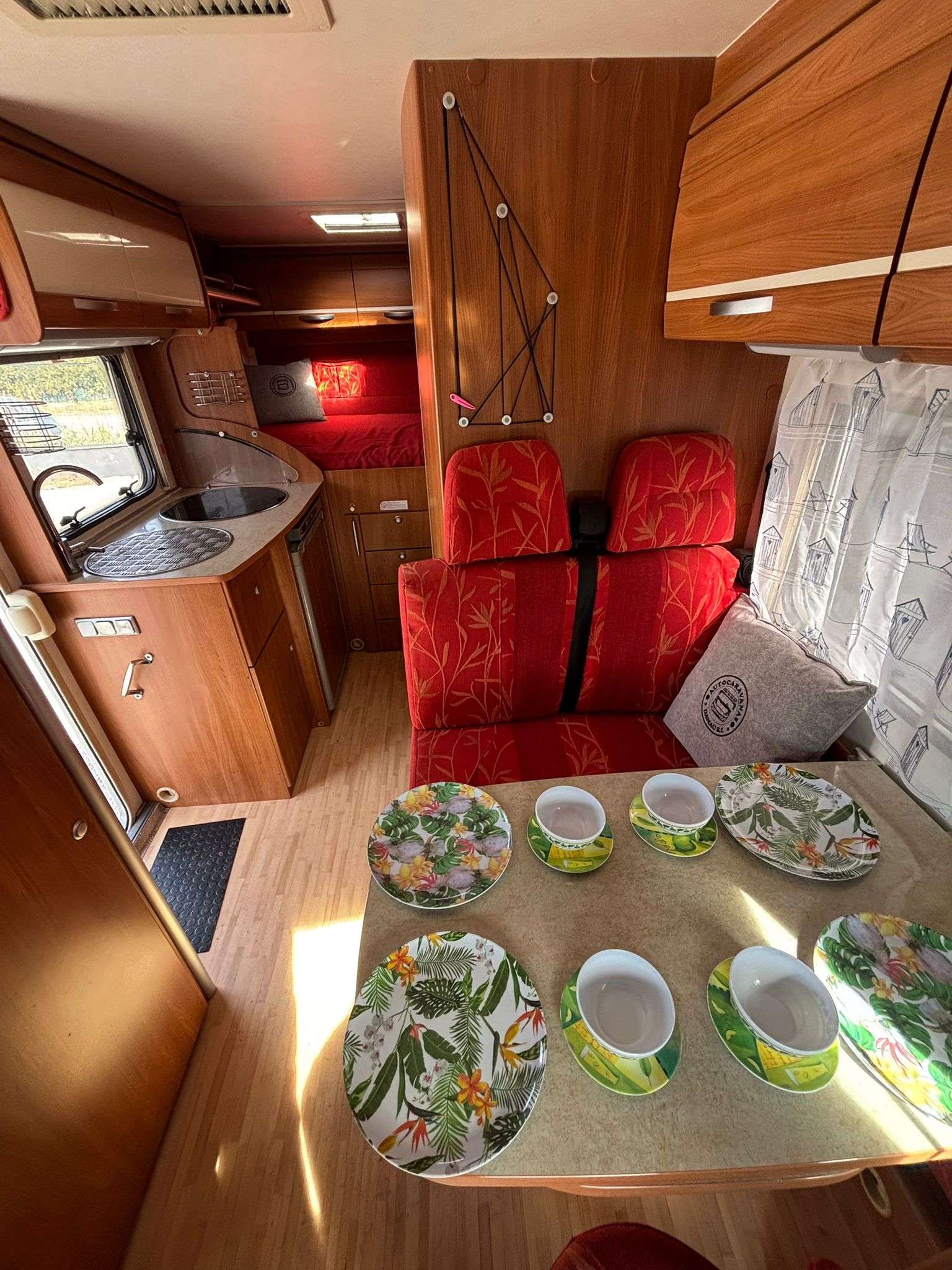 AUTOCARAVANA PERFILADA MINI HYMER ERIBA VAN - Imagen 11