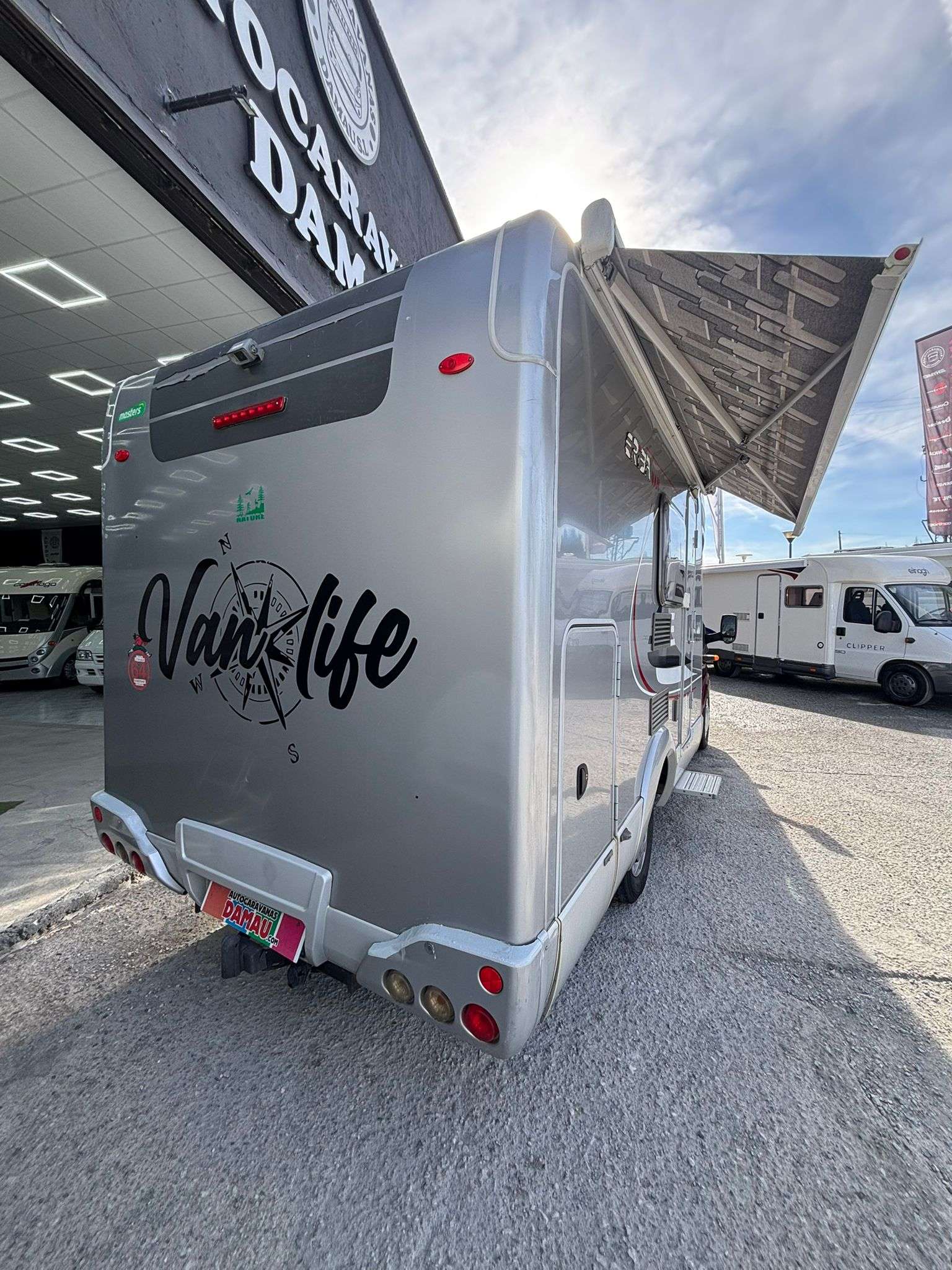 AUTOCARAVANA PERFILADA MINI HYMER ERIBA VAN - Imagen 4