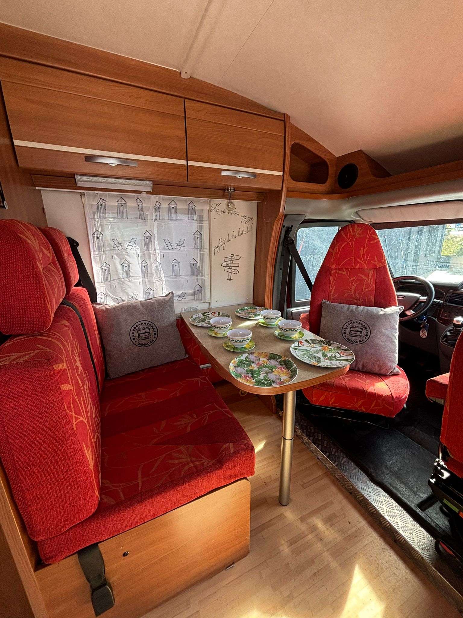 AUTOCARAVANA PERFILADA MINI HYMER ERIBA VAN - Imagen 5