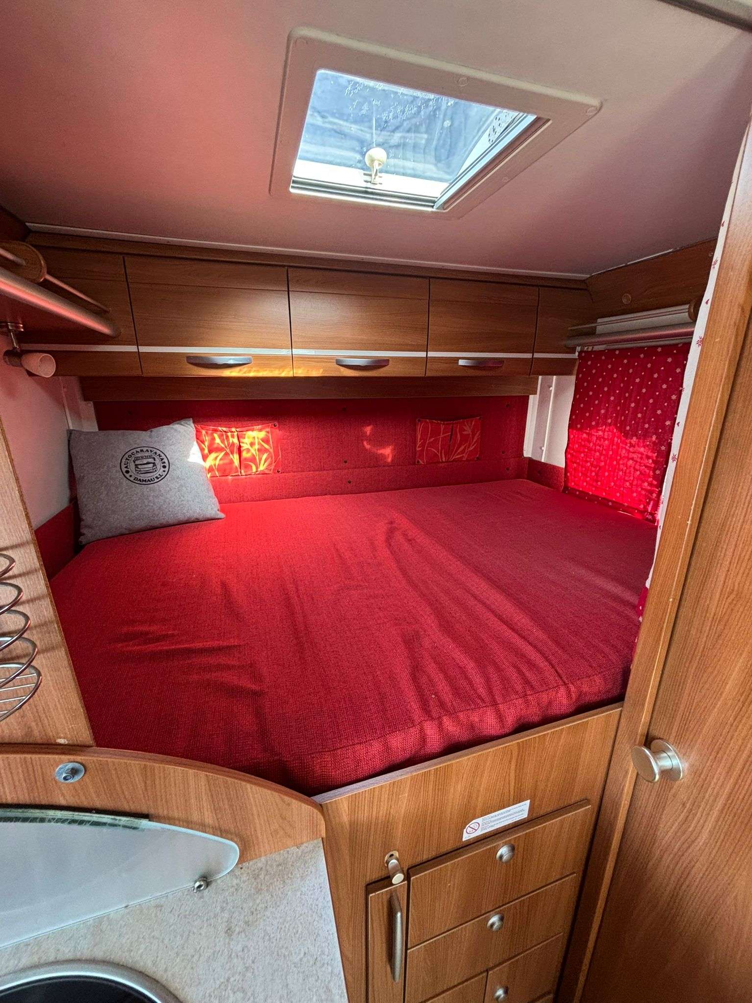 AUTOCARAVANA PERFILADA MINI HYMER ERIBA VAN - Imagen 7