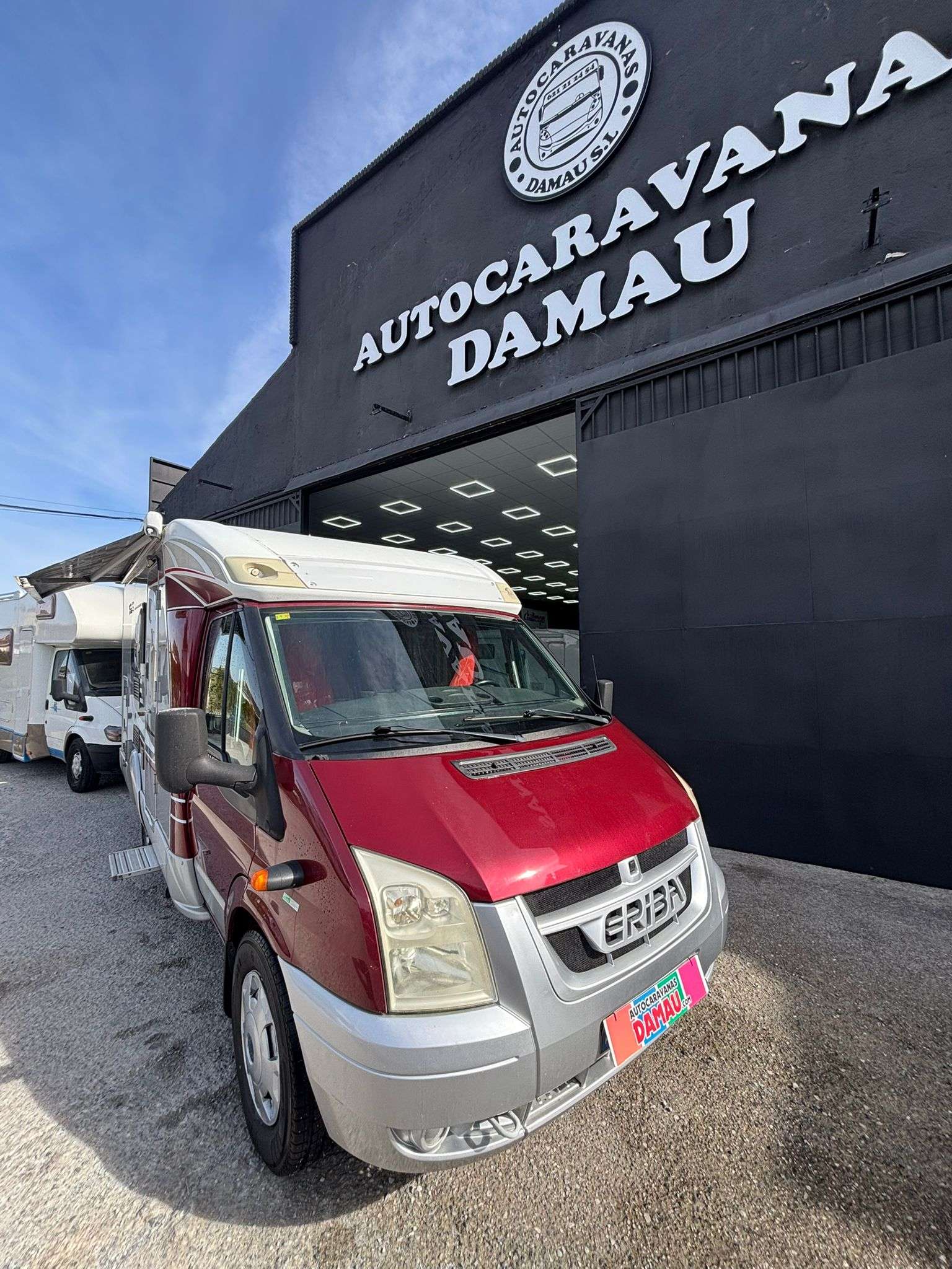 AUTOCARAVANA PERFILADA MINI HYMER ERIBA VAN - Imagen 9