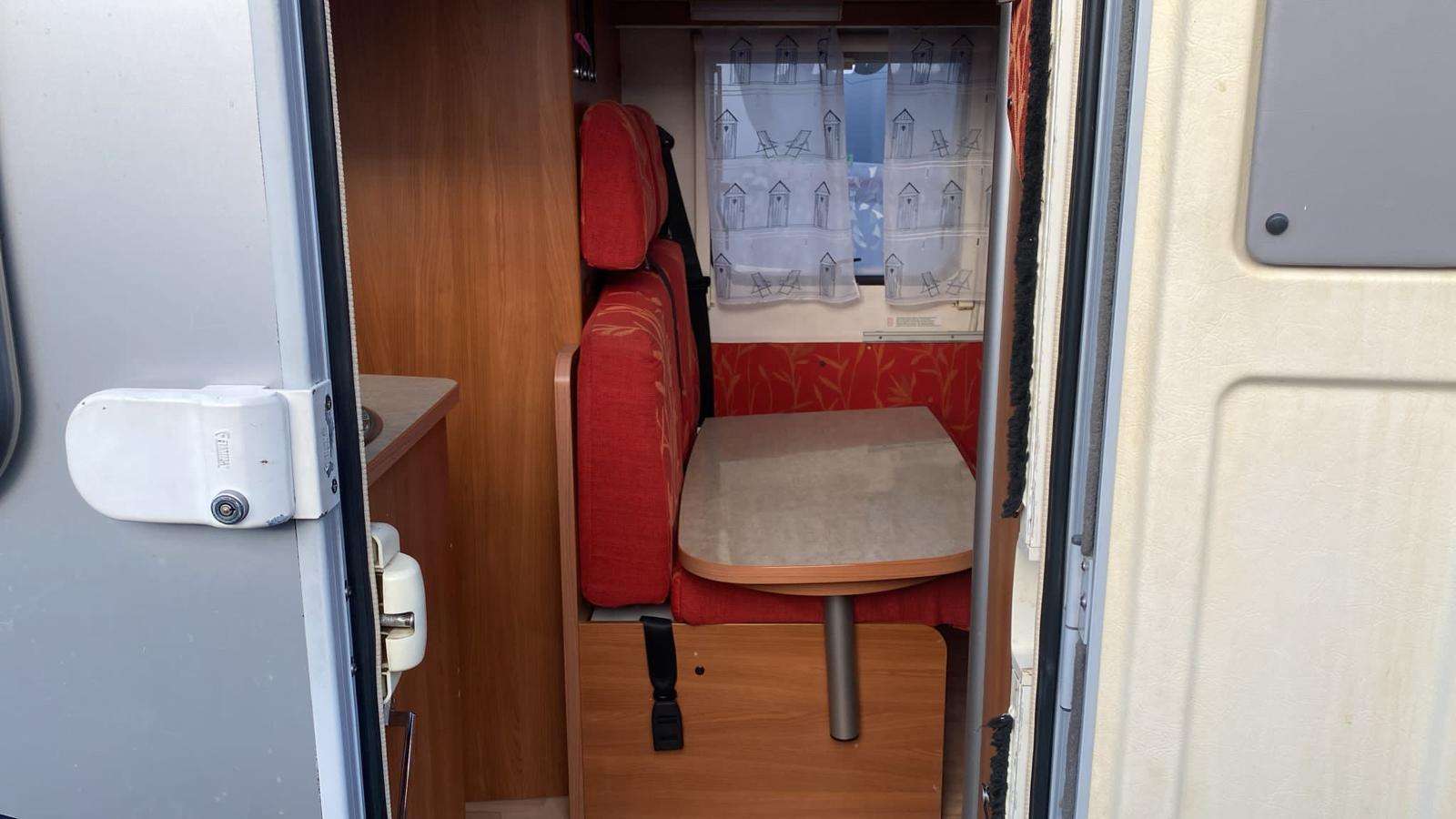 AUTOCARAVANA PERFILADA MINI HYMER ERIBA VAN - Imagen 4