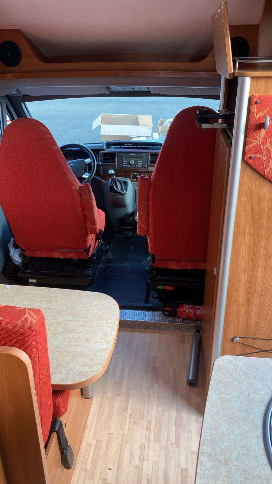 AUTOCARAVANA PERFILADA MINI HYMER ERIBA VAN - Imagen 9