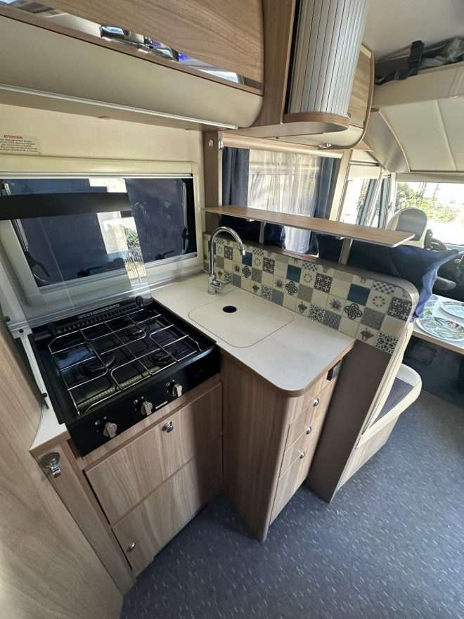 AUTOCARAVANA INTEGRAL ADRIA SONIC  AXESS I600SC CAMA ISLA - Imagen 5