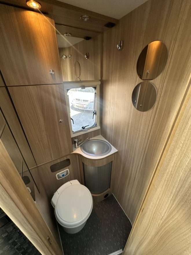 AUTOCARAVANA INTEGRAL ADRIA SONIC  AXESS I600SC CAMA ISLA - Imagen 7
