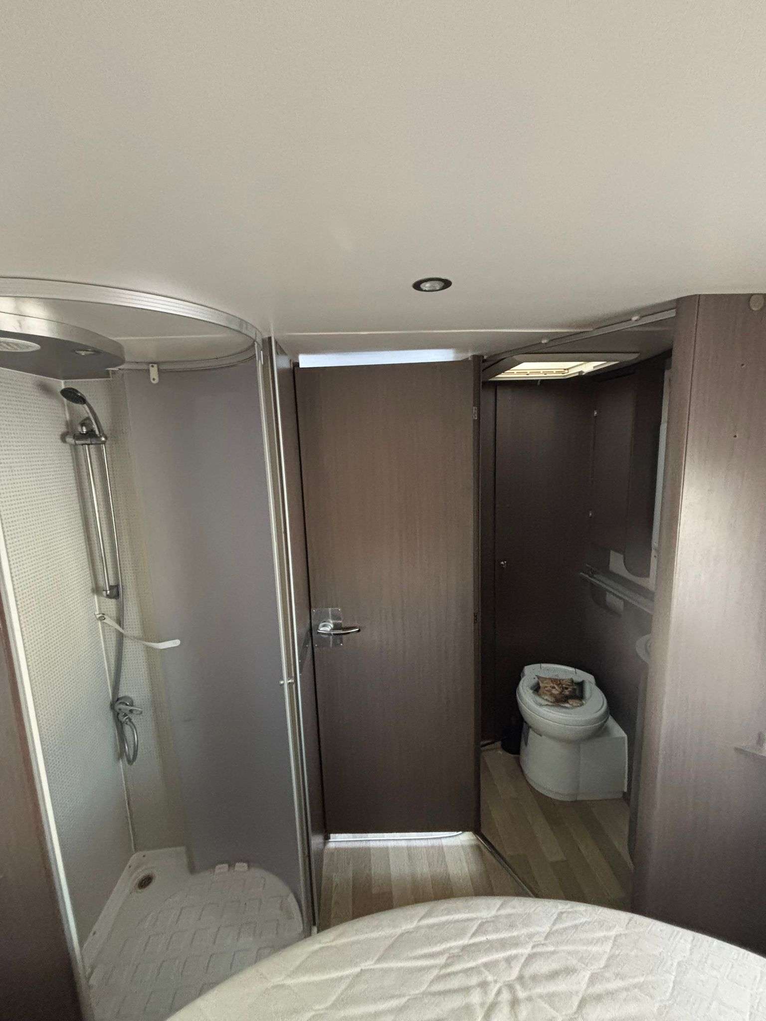 AUTOCARAVANA INTEGRAL AUTOSTAR AXEA 899XL+ CAMA ISLA - Imagen 8