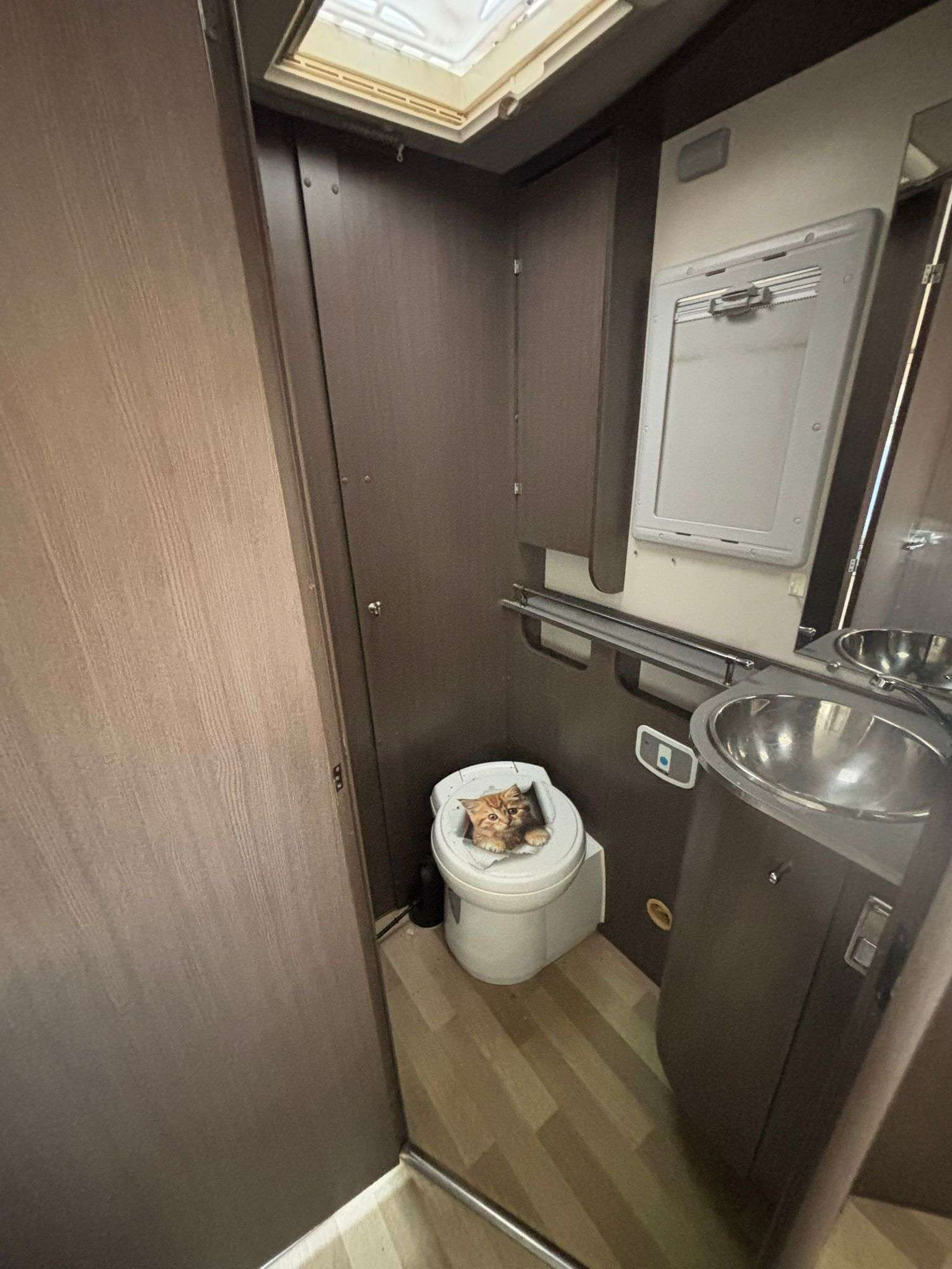 AUTOCARAVANA INTEGRAL AUTOSTAR AXEA 899XL+ CAMA ISLA - Imagen 9