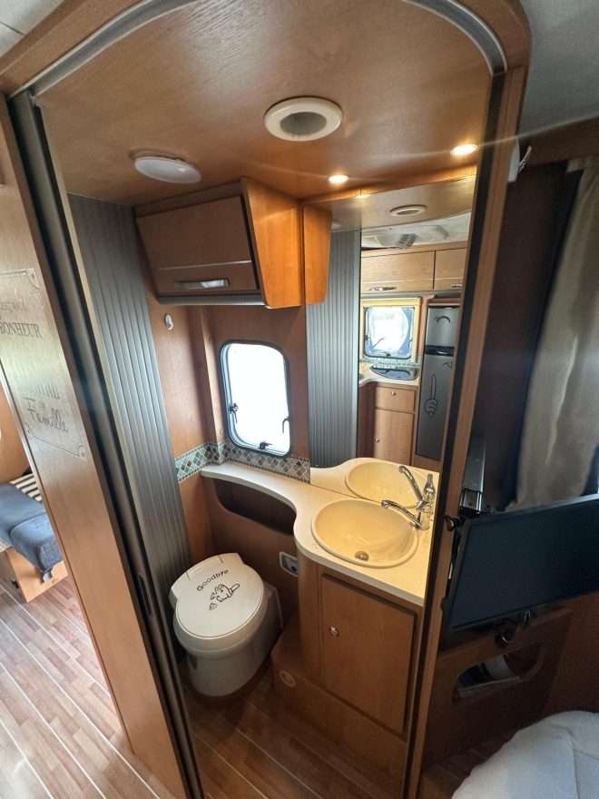 RESERVADA!!!!AUTOCARAVANA PERFILADA ROLLER TEAM t line CAMA ISLA 5 PLAZAS - Imagen 9