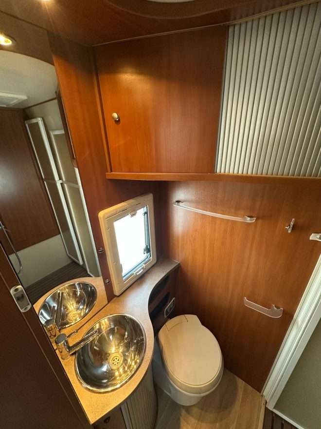 RESERVADA!!!AUTOCARAVANA PERFILADA  MINI CHAUSSON SWEET GRAN SALON - Imagen 12
