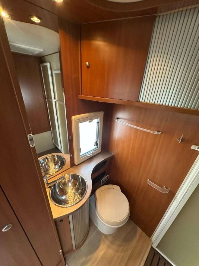 RESERVADA!!!AUTOCARAVANA PERFILADA  MINI CHAUSSON SWEET GRAN SALON - Imagen 14