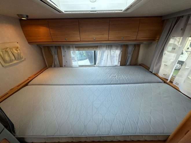 AUTOCARAVANA PERFILADA ADRIA GARAGE - Imagen 2