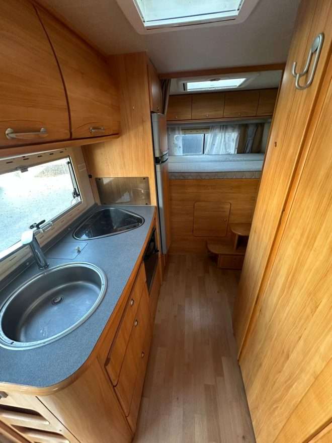 AUTOCARAVANA PERFILADA ADRIA GARAGE - Imagen 3