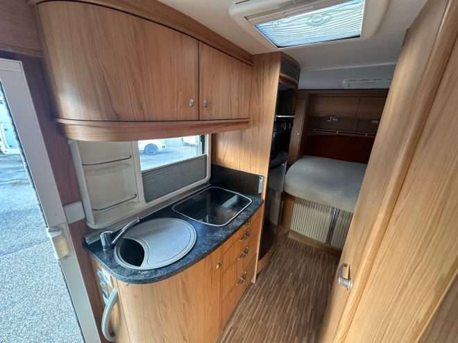 AUTOCARAVANA PERFILADA BURSTNER CAMA ISLA - Imagen 8