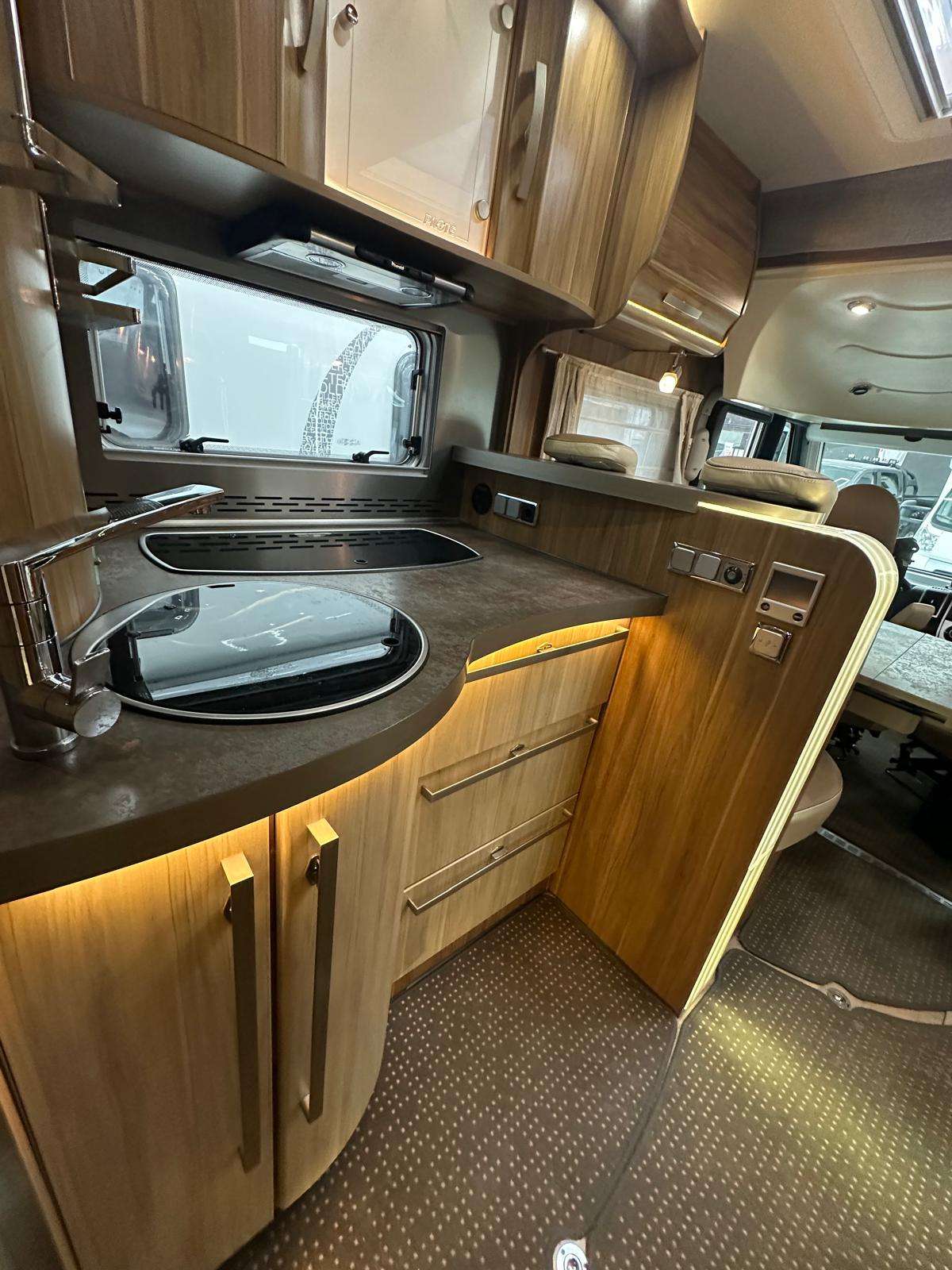 RESERVADA!!!!AUTOCARAVANA INTEGRAL PILOTE EXPLORATEUR DIAMOND EDITION CAMA ISLA - Imagen 13