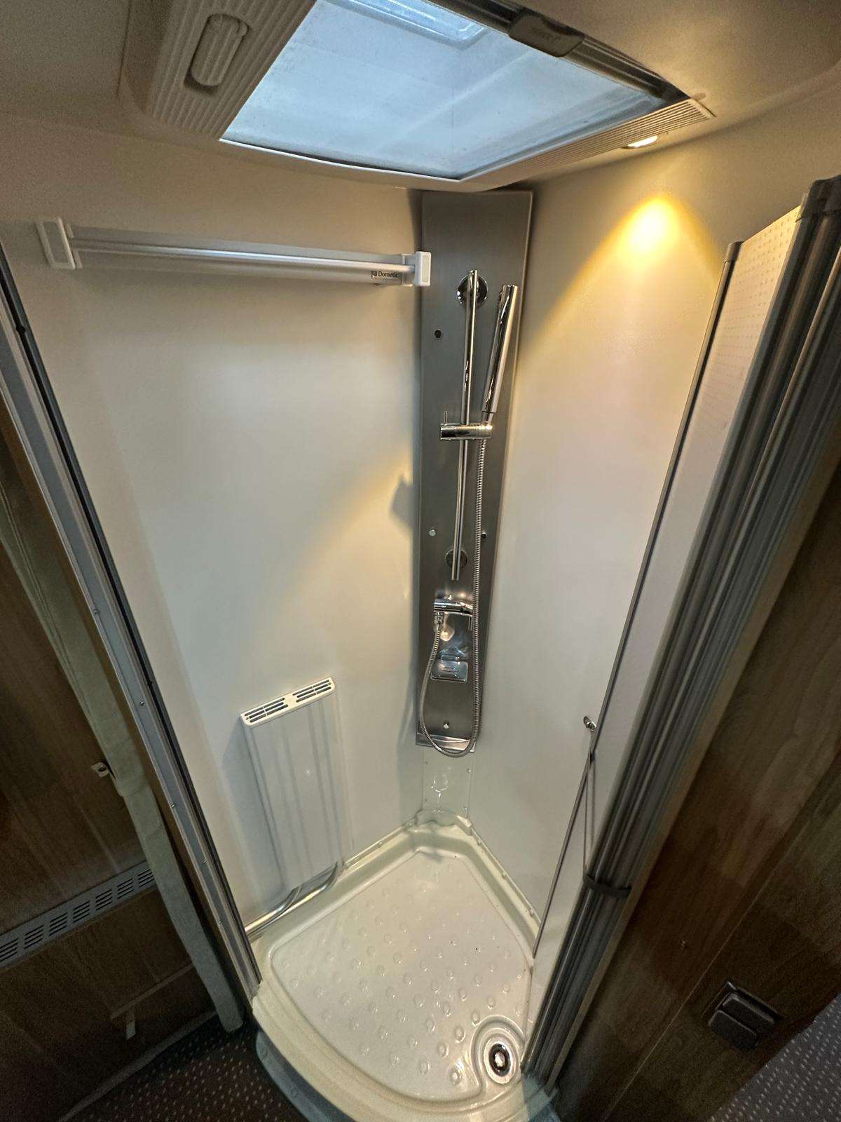 RESERVADA!!!!AUTOCARAVANA INTEGRAL PILOTE EXPLORATEUR DIAMOND EDITION CAMA ISLA - Imagen 9