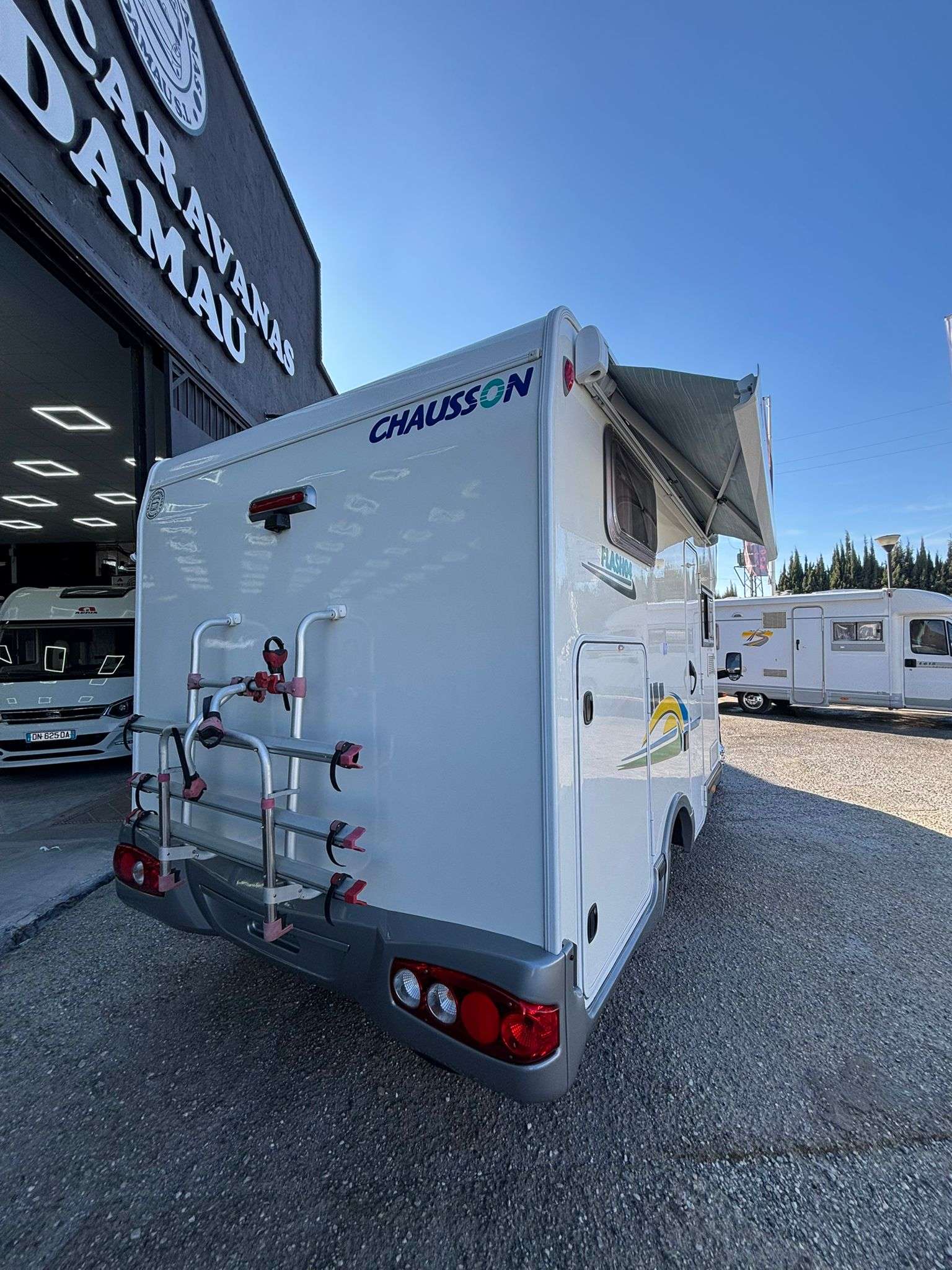 RESERVADA!!!AUTOCARAVANA PERFILADA MINI CHAUSSON FLASH 04 GARAGE - Imagen 2