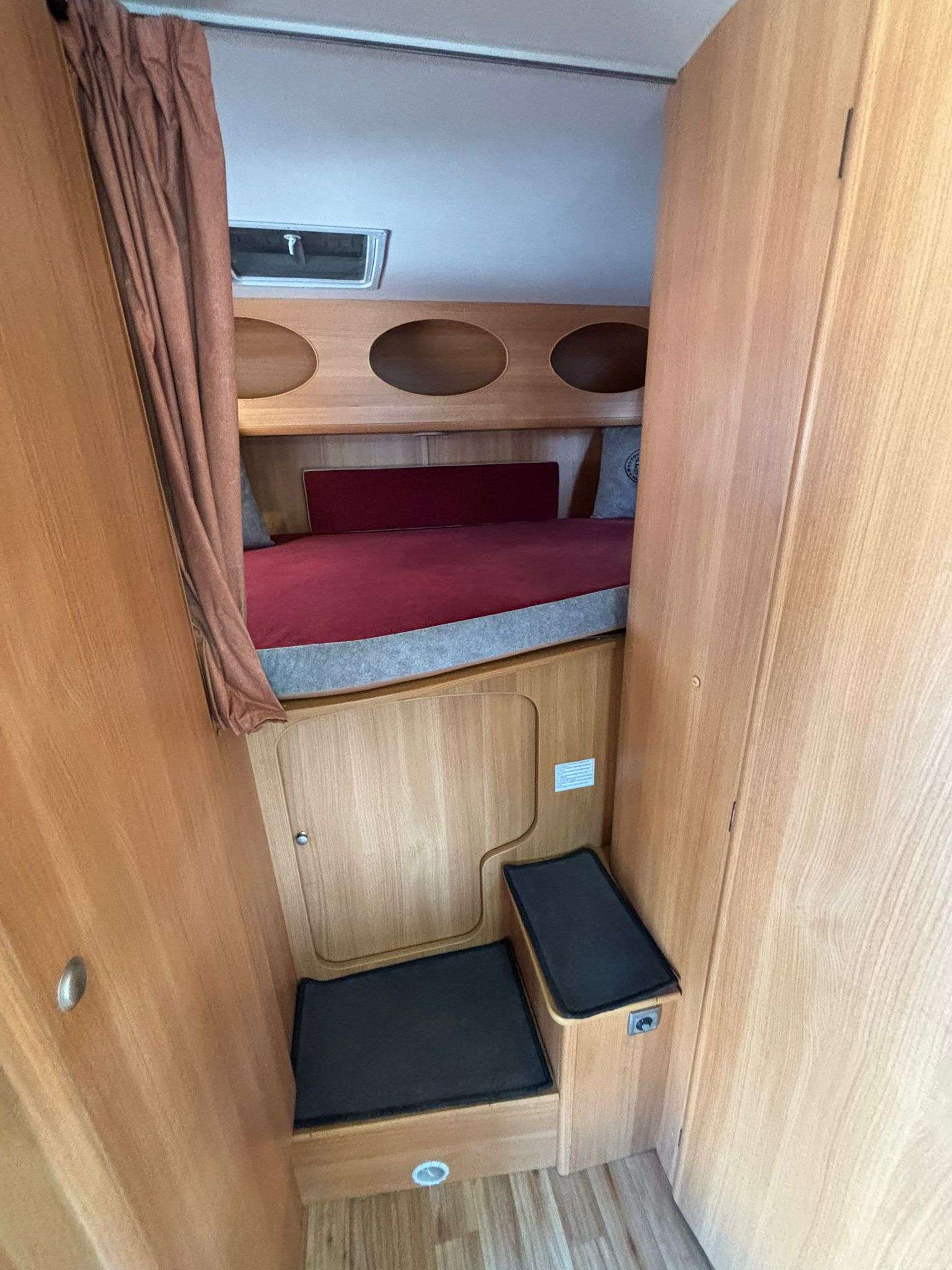 RESERVADA!!!AUTOCARAVANA PERFILADA MINI CHAUSSON FLASH 04 GARAGE - Imagen 4