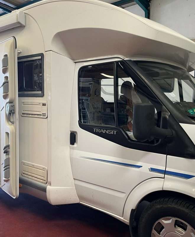 AUTOCARAVANA PERFILADA MINI CHAUSSON FLASH 04 GARAGE