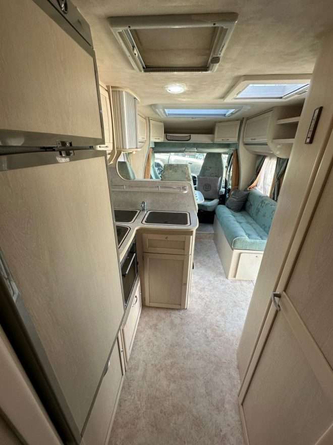 AUTOCARAVANA PERFILADA FLEURETTE LE PUFFIN GARAGE - Imagen 11