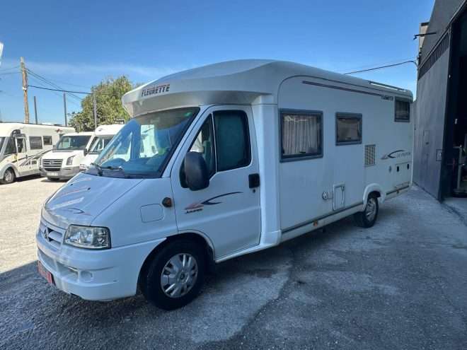 AUTOCARAVANA PERFILADA FLEURETTE LE PUFFIN GARAGE - Imagen 4