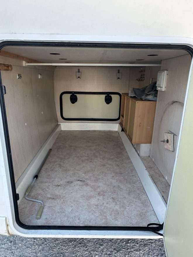 AUTOCARAVANA PERFILADA FLEURETTE LE PUFFIN GARAGE - Imagen 6