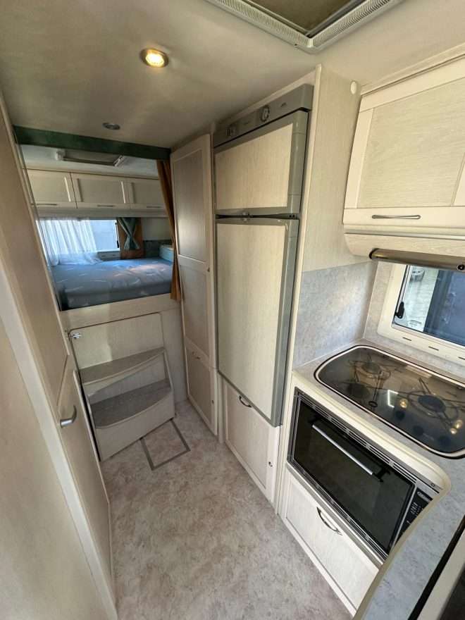 AUTOCARAVANA PERFILADA FLEURETTE LE PUFFIN GARAGE - Imagen 8