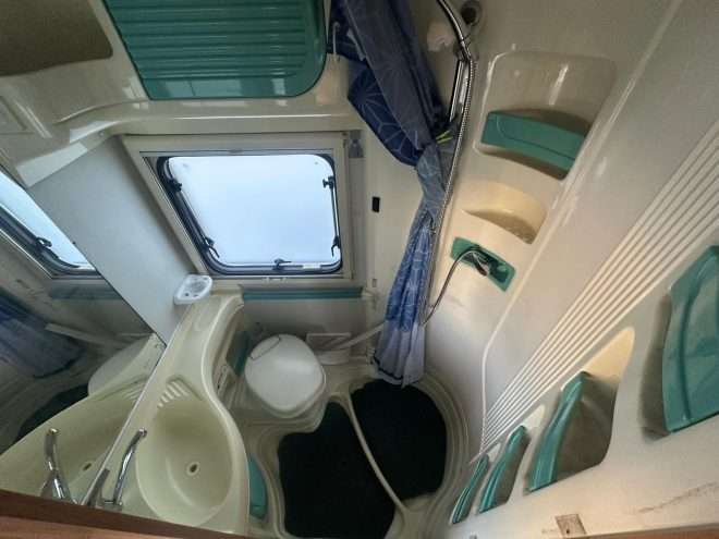 AUTOCARAVANA CAPUCHINA MC LOUIS GLEN MINI 6 plazas - Imagen 8