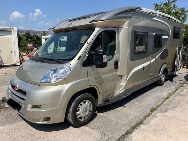 AUTOCARAVANA PERFILADA BURSTNER PRIVILEGE CAMA ISLA - Imagen 4