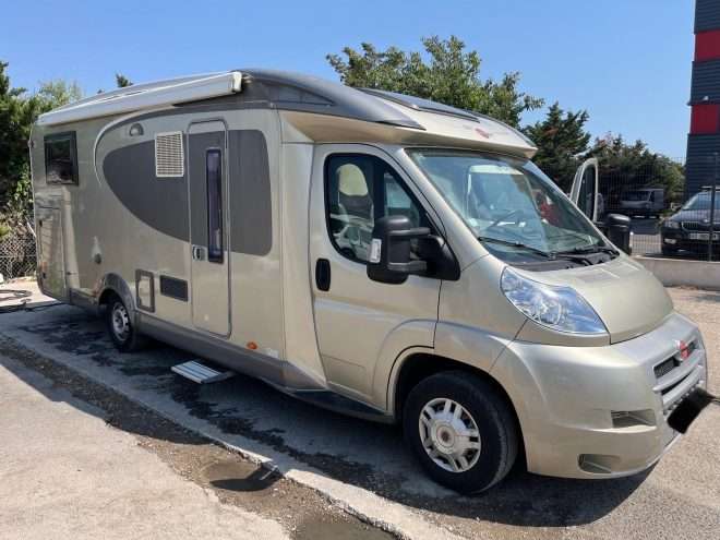 AUTOCARAVANA PERFILADA BURSTNER PRIVILEGE CAMA ISLA - Imagen 5