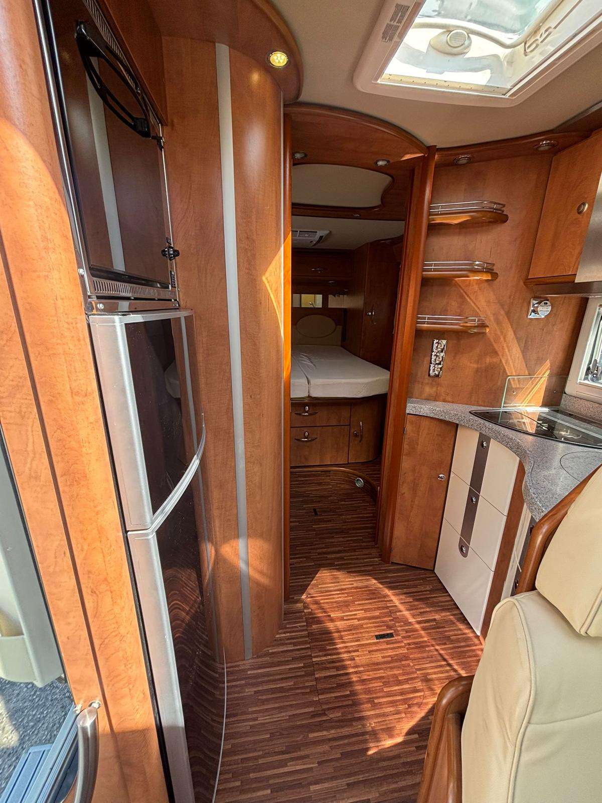 RESERVADA!!!AUTOCARAVANA PERFILADA CI NACRE 65XT CAMA ISLA - Imagen 3