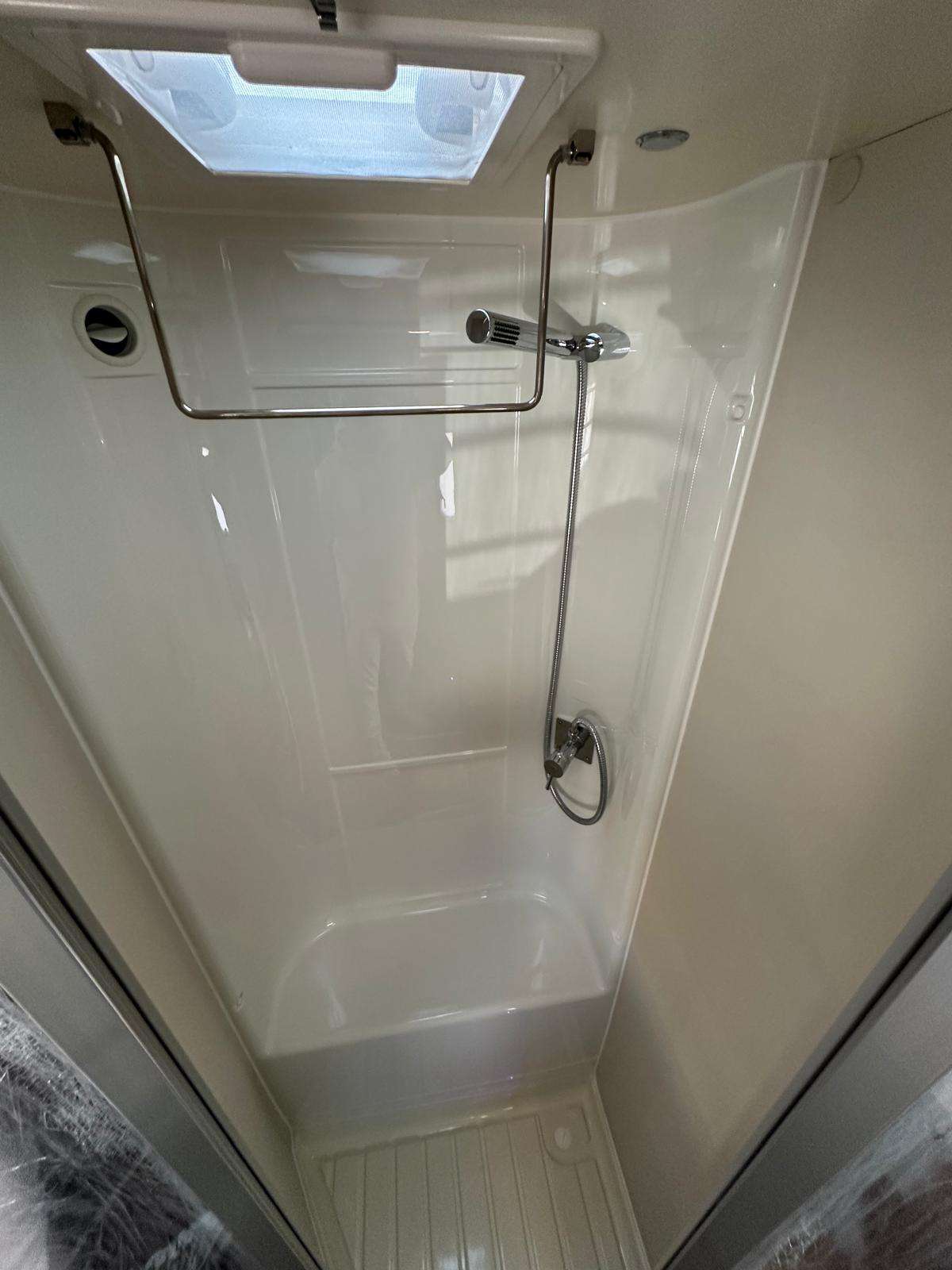 RESERVADA!!!AUTOCARAVANA PERFILADA CI NACRE 65XT CAMA ISLA - Imagen 13