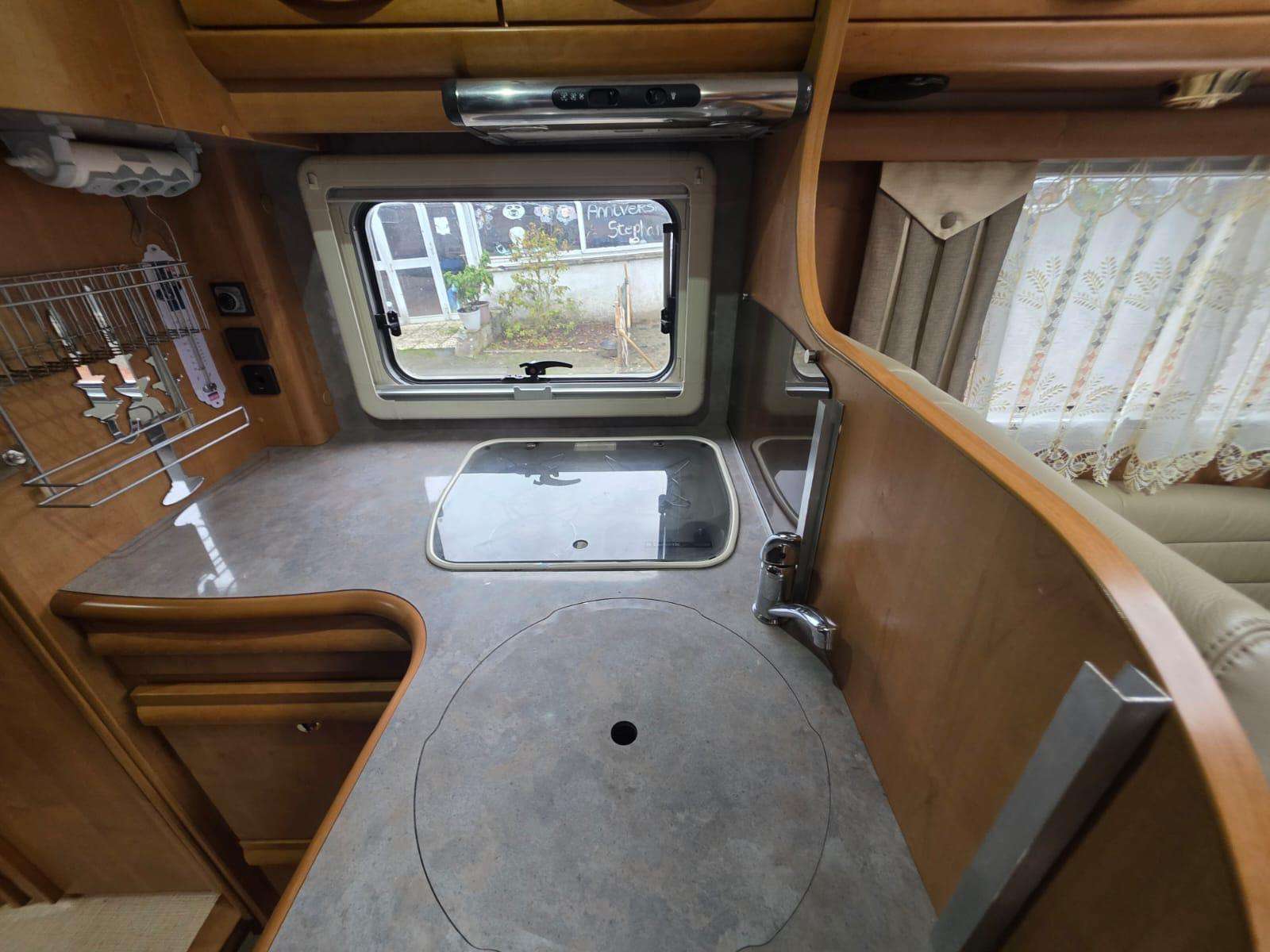 AUTOCARAVANA INTEGRAL RAPIDO 9097DF CAMA TRANSVERSAL - Imagen 12