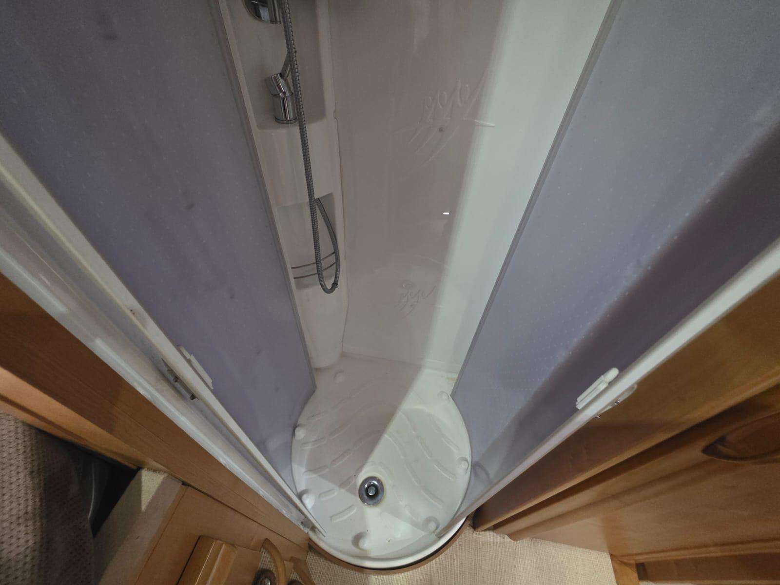 AUTOCARAVANA INTEGRAL RAPIDO 9097DF CAMA TRANSVERSAL - Imagen 8