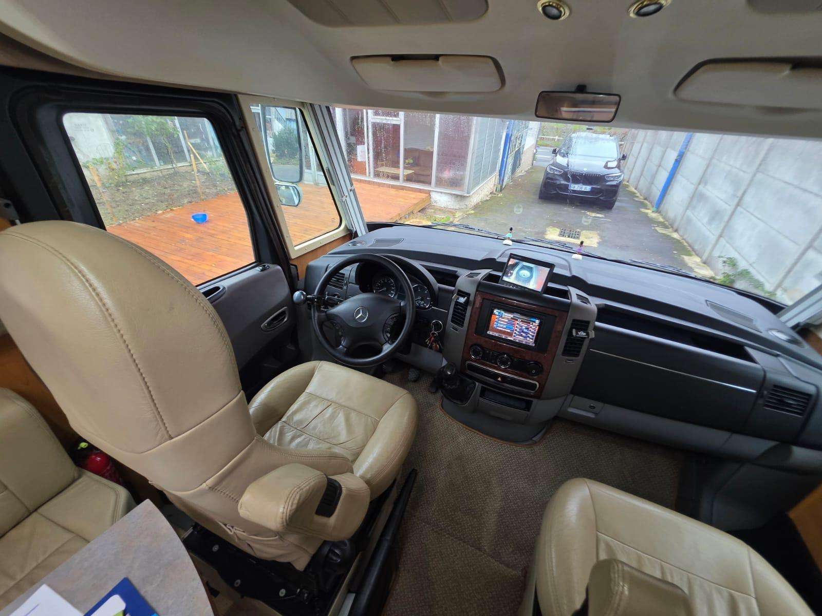 AUTOCARAVANA INTEGRAL RAPIDO 9097DF CAMA TRANSVERSAL - Imagen 9