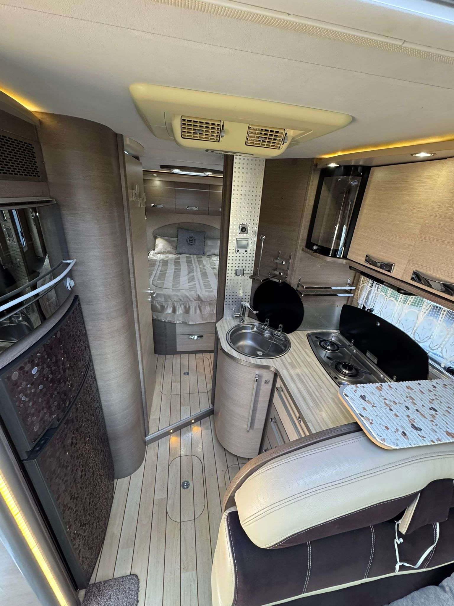 RESERVADA!!!AUTOCARAVANA INTEGRAL BAVARIA FJORD CAMA ISLA - Imagen 6