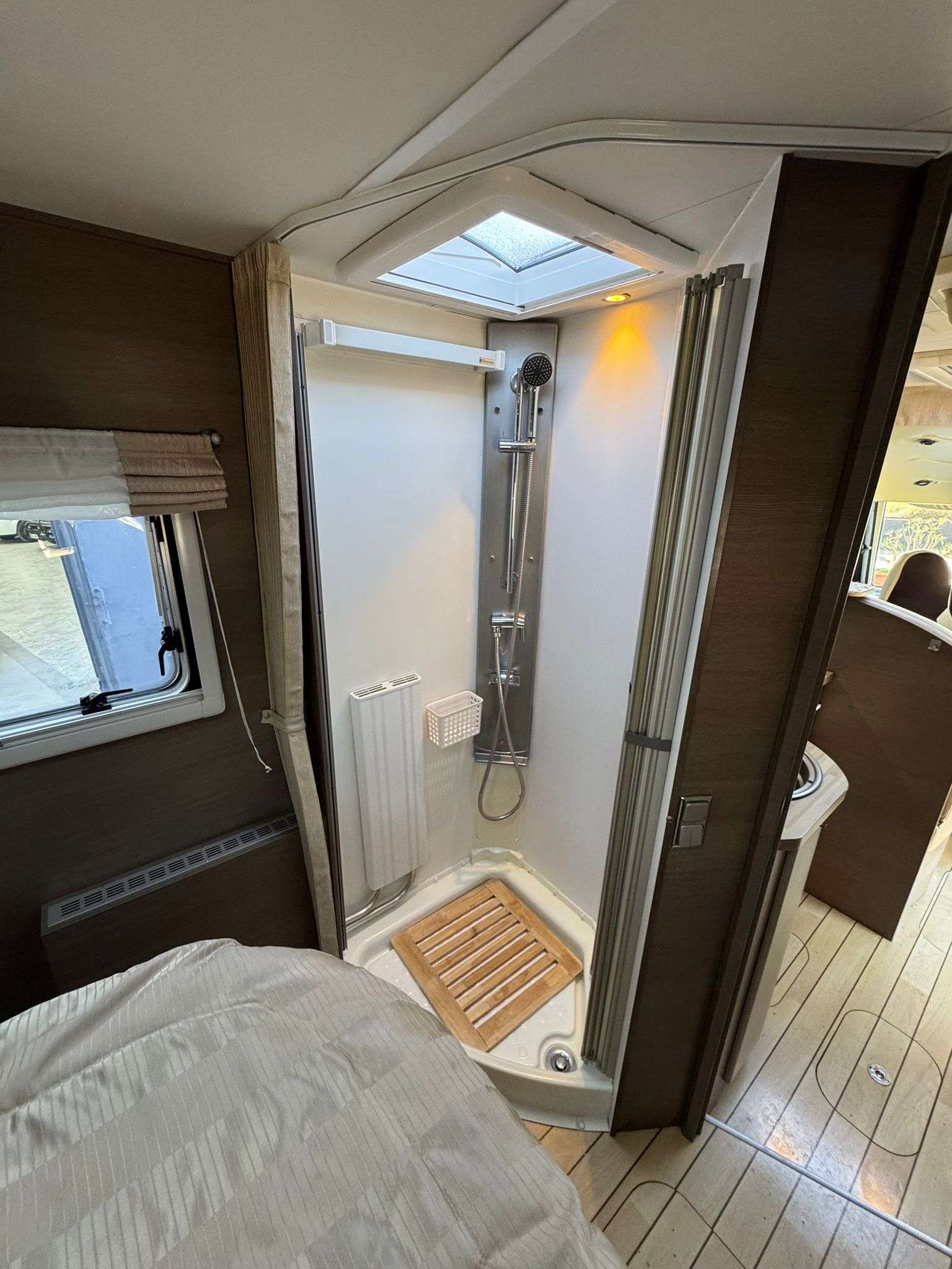 RESERVADA!!!AUTOCARAVANA INTEGRAL BAVARIA FJORD CAMA ISLA - Imagen 8