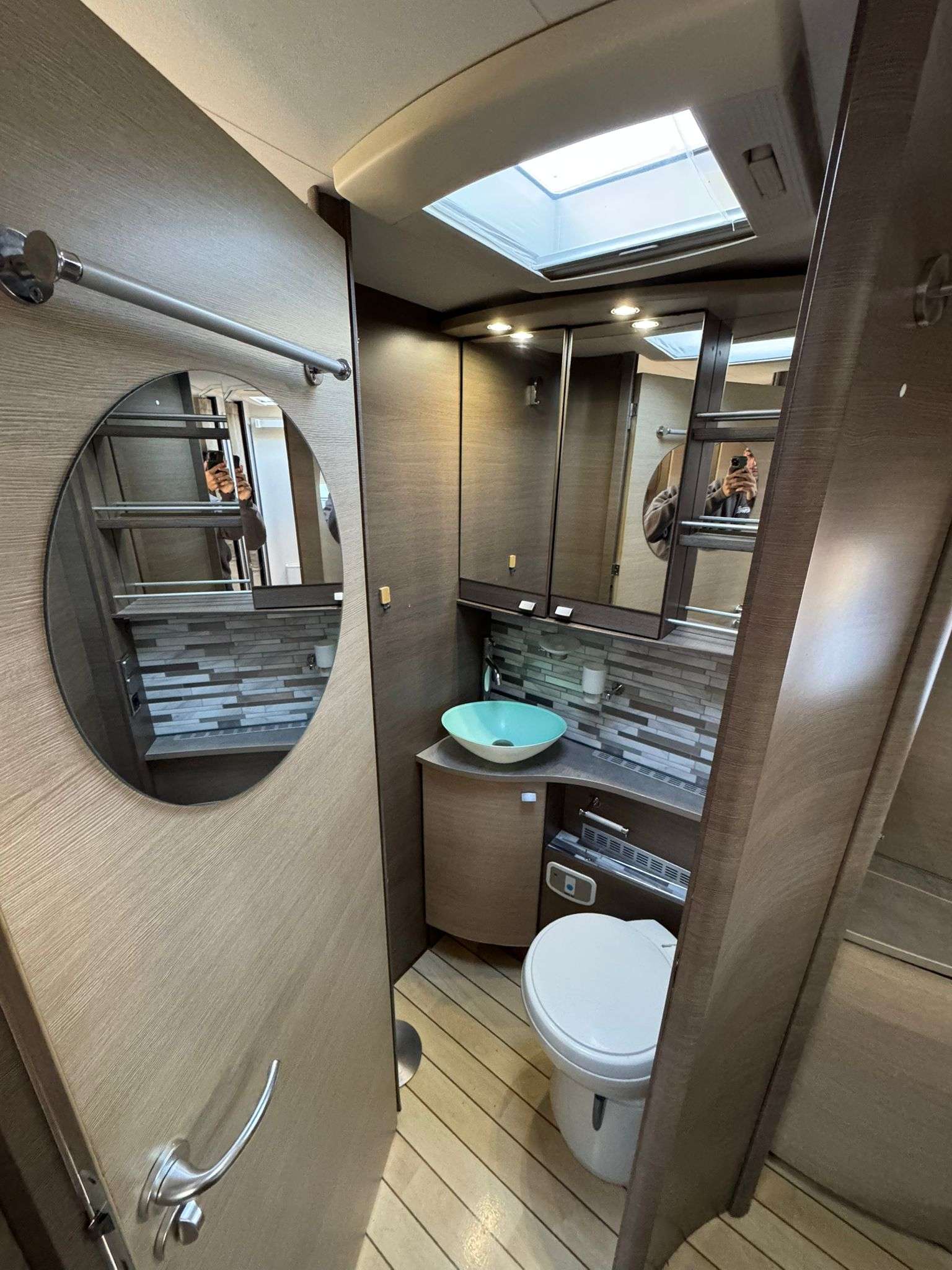 RESERVADA!!!AUTOCARAVANA INTEGRAL BAVARIA FJORD CAMA ISLA - Imagen 9