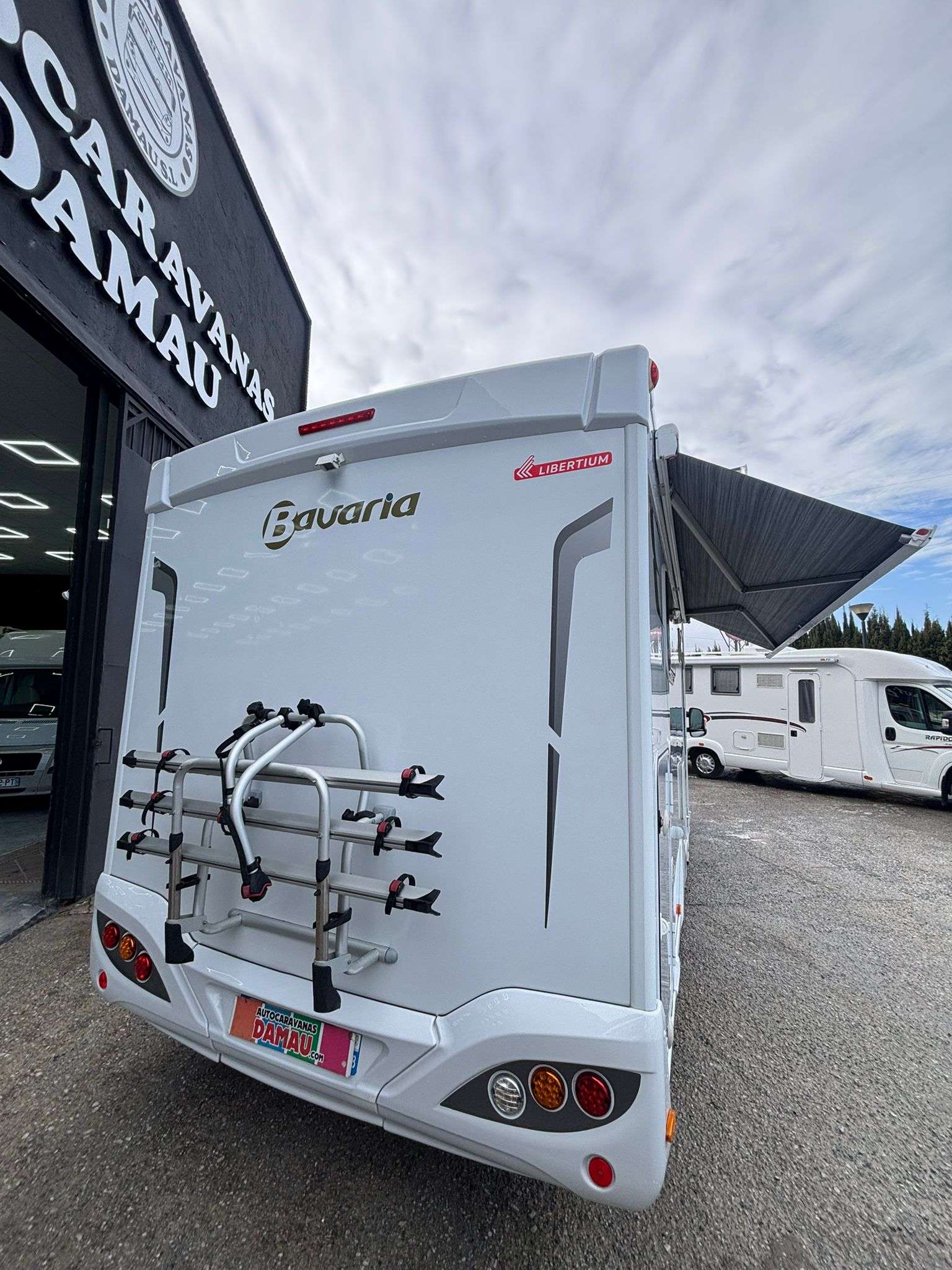 AUTOCARAVANA PERFILADA BAVARIA T705 CAMA ISLA - Imagen 4