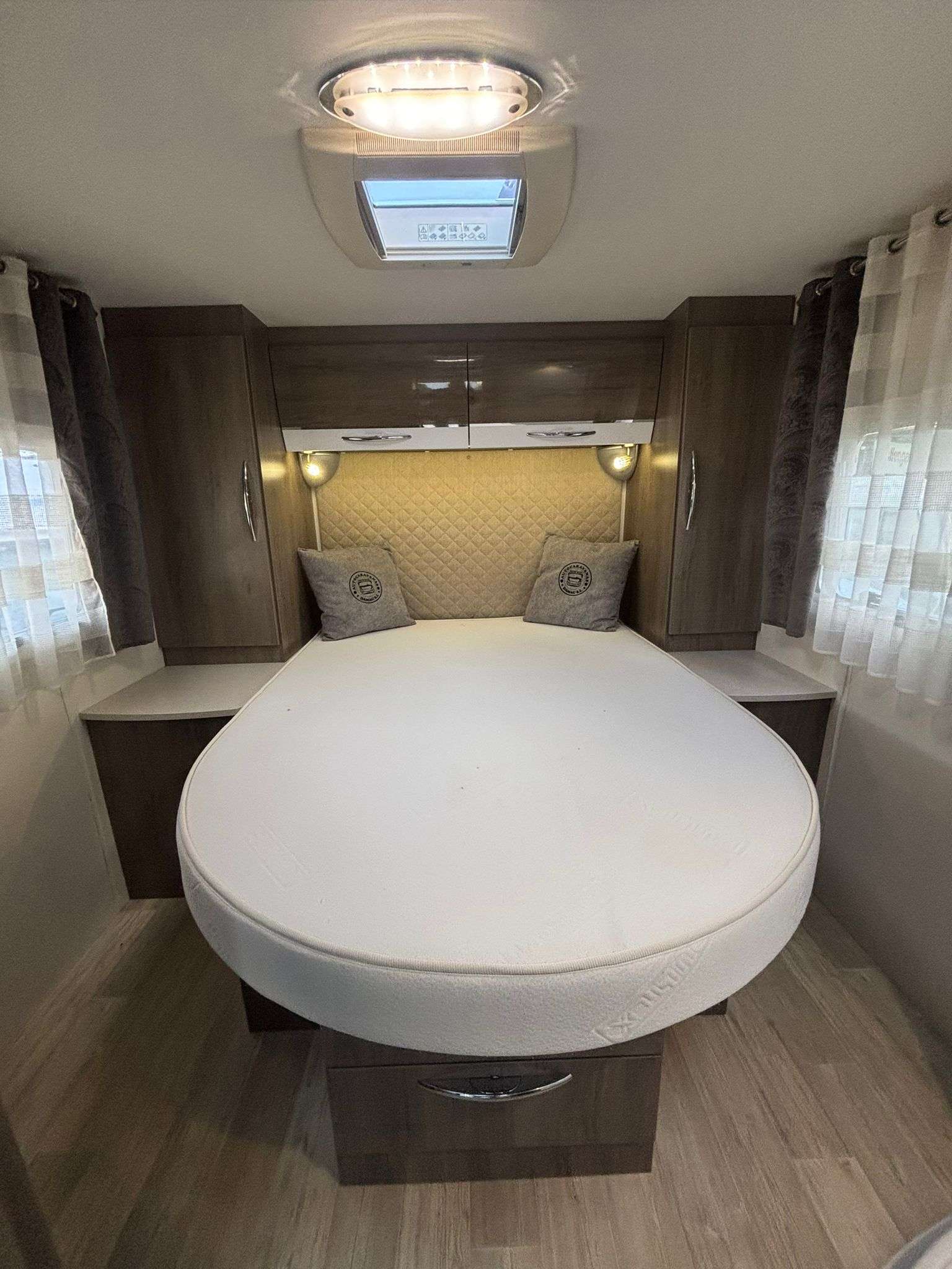 AUTOCARAVANA PERFILADA BAVARIA T705 CAMA ISLA - Imagen 14