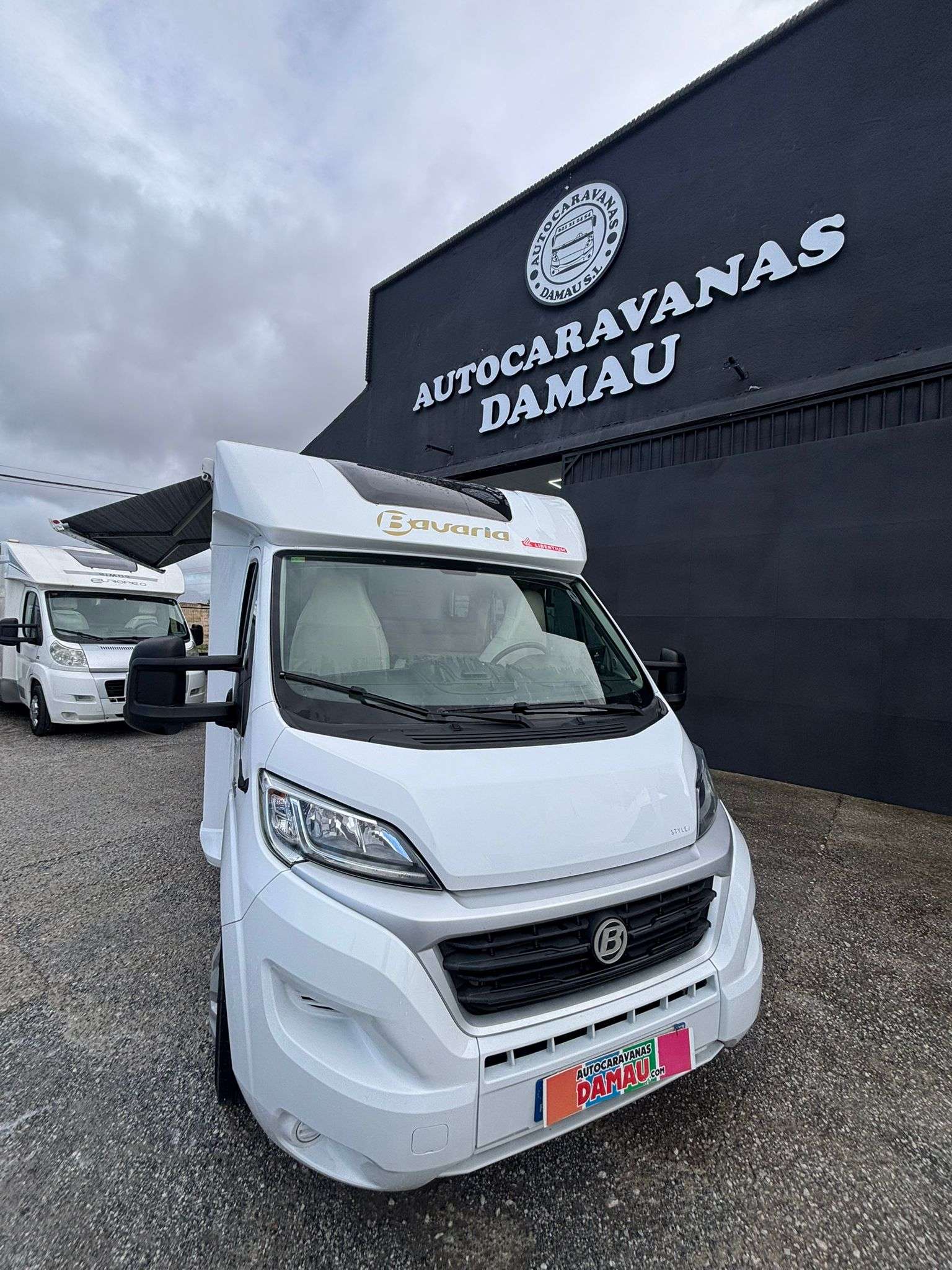 AUTOCARAVANA PERFILADA BAVARIA T705 CAMA ISLA - Imagen 3