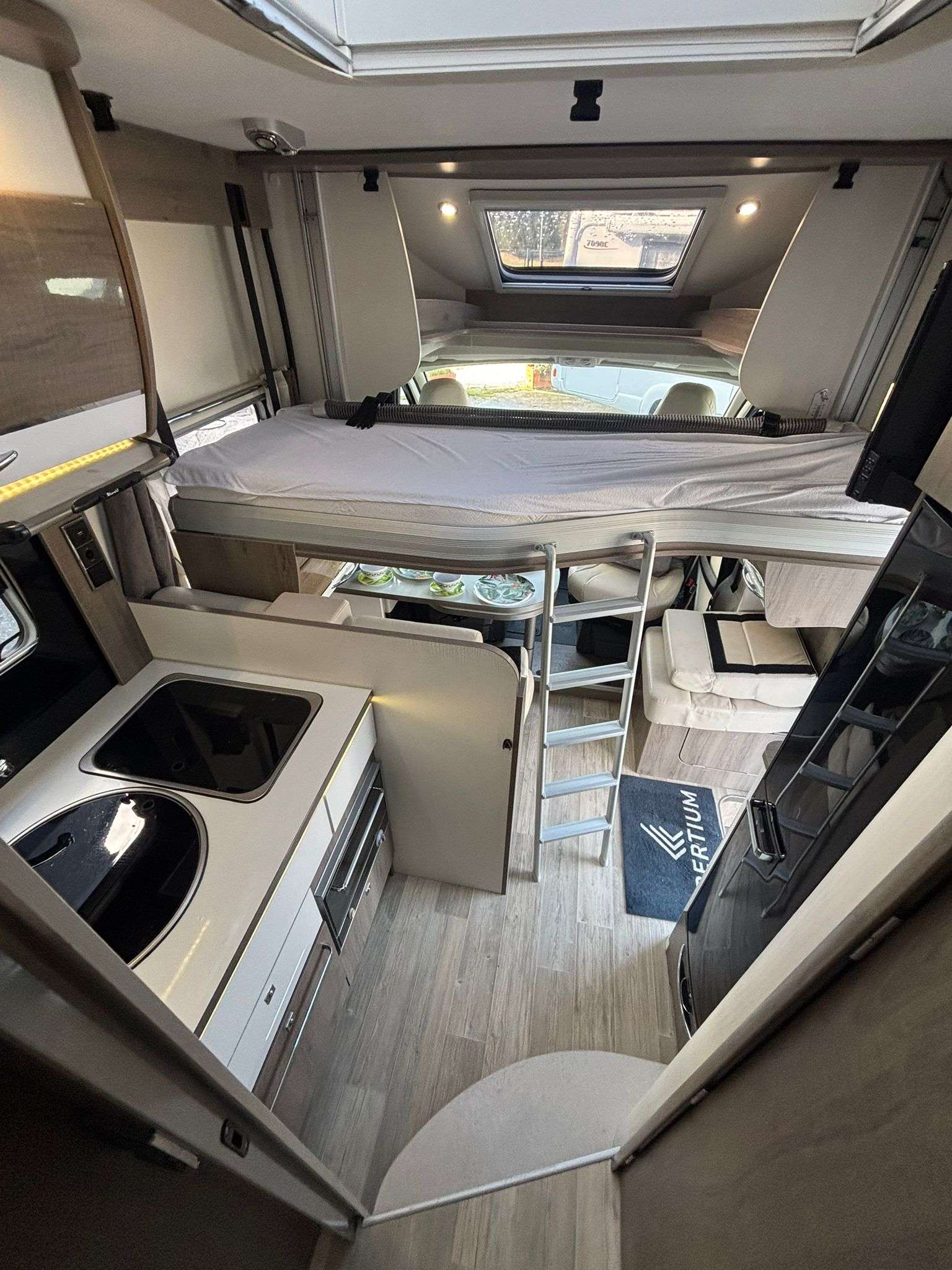 AUTOCARAVANA PERFILADA BAVARIA T705 CAMA ISLA - Imagen 9