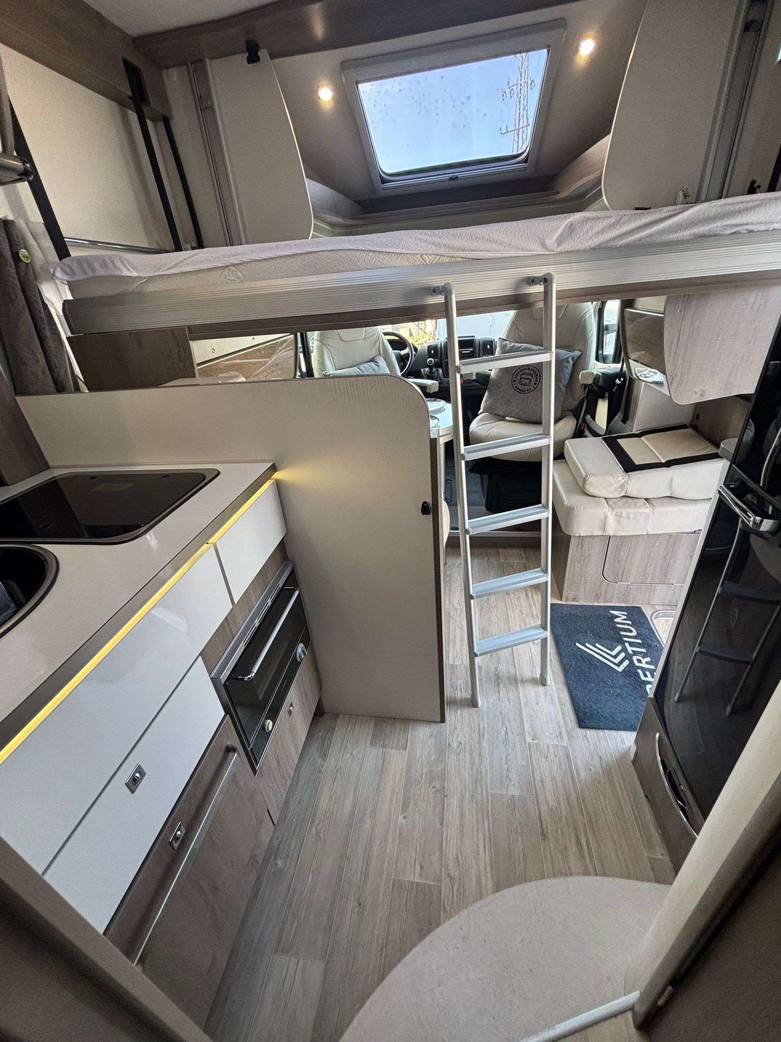 AUTOCARAVANA PERFILADA BAVARIA T705 CAMA ISLA - Imagen 11