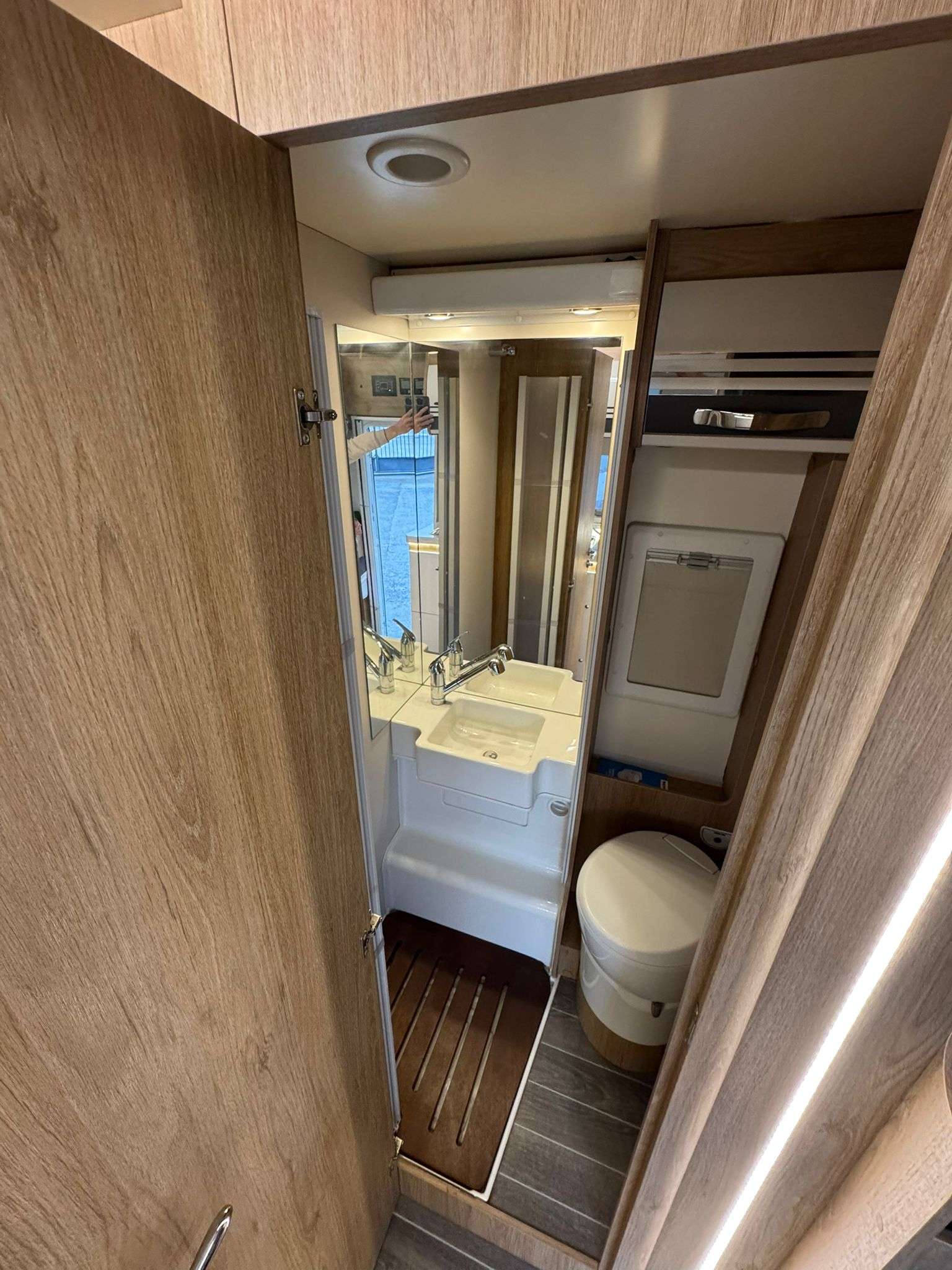 AUTOCARAVANA CAPUCHINA CI HORON GO - Imagen 9