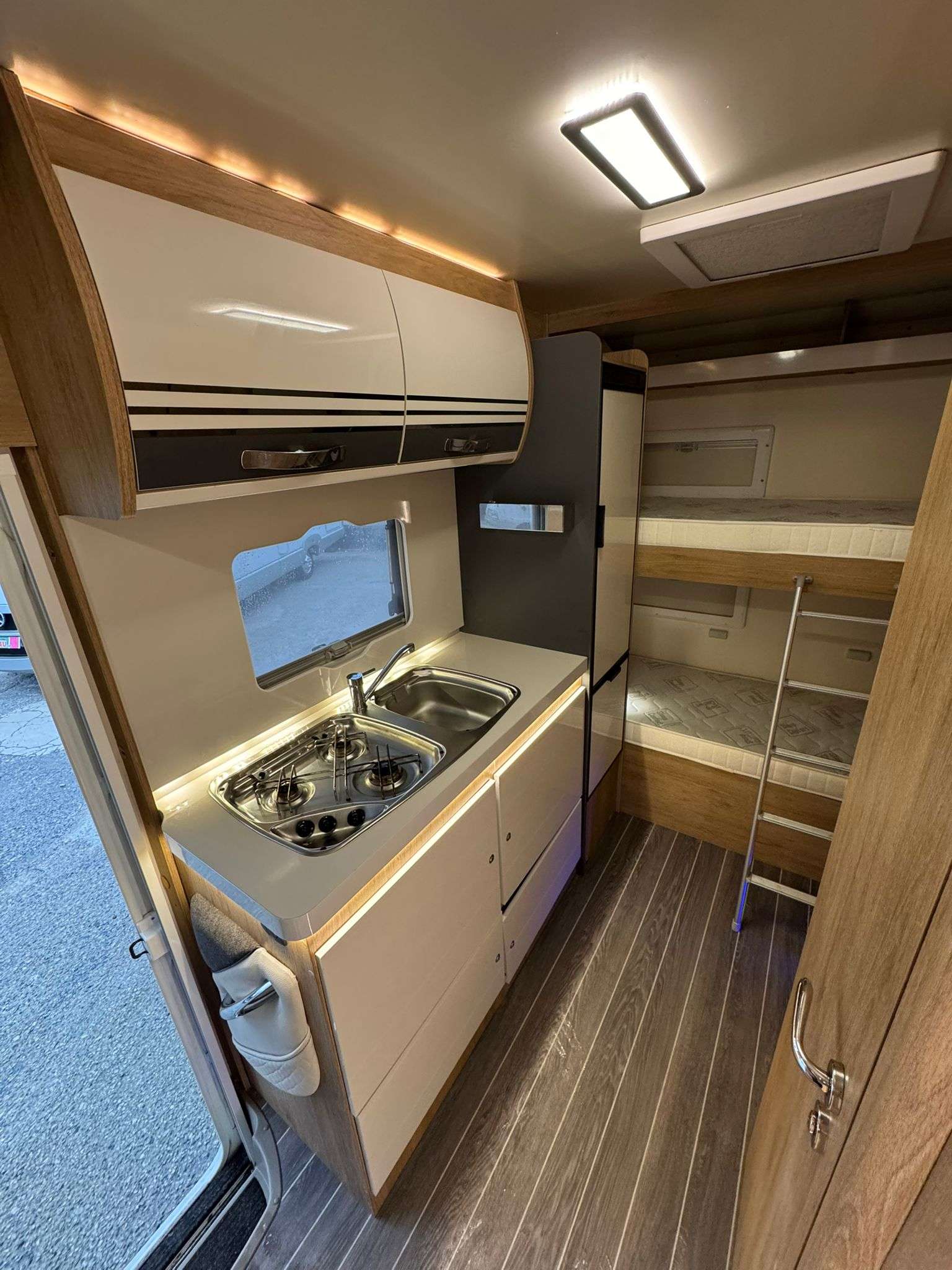 AUTOCARAVANA CAPUCHINA CI HORON GO - Imagen 10