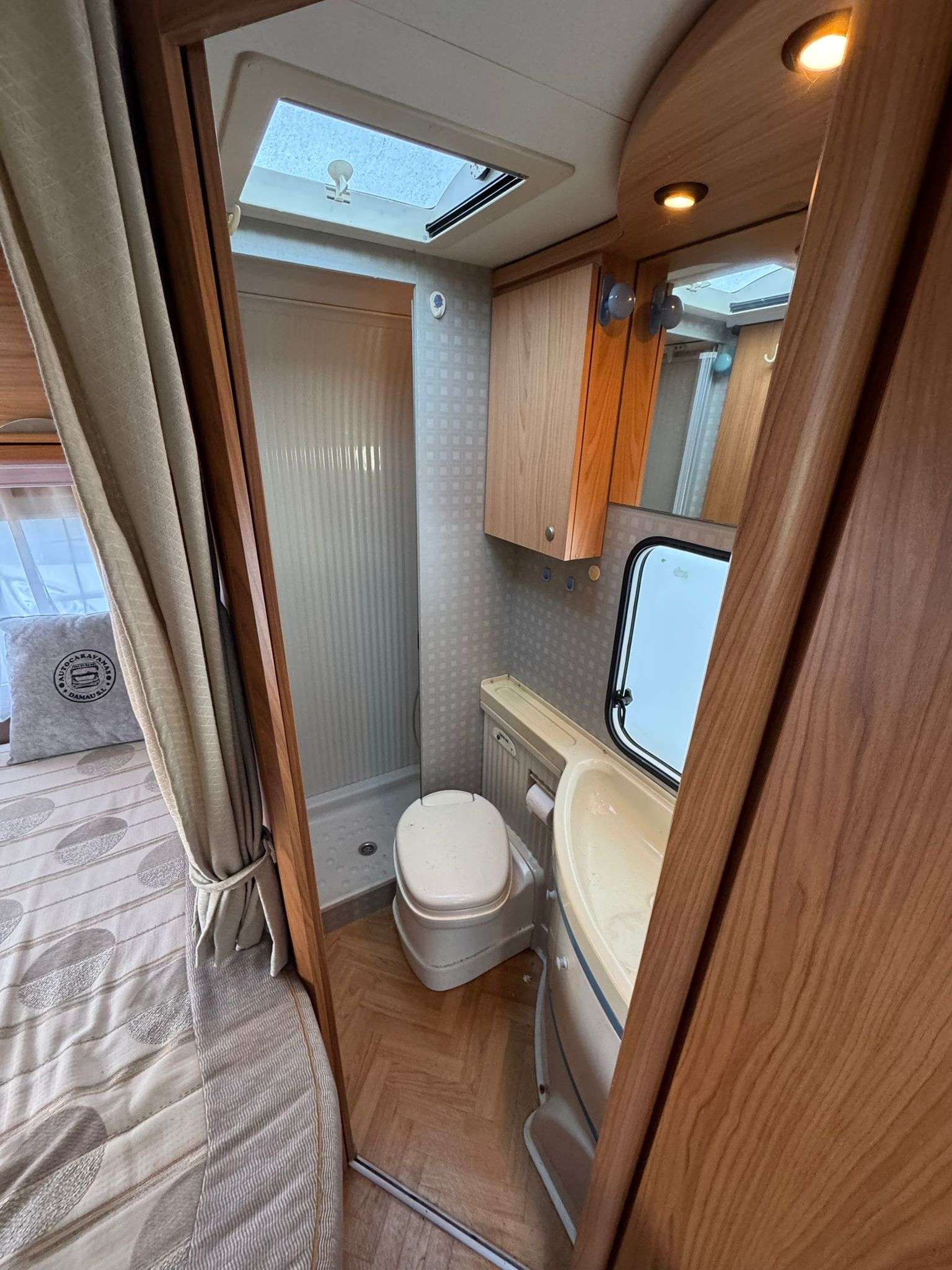 AUTOCARAVANA PERFILADA BURSTNER T615 - Imagen 11