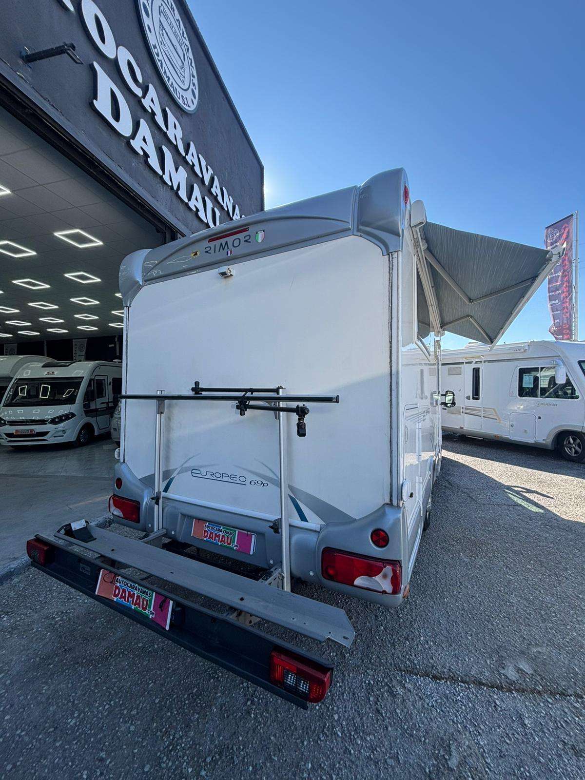 AUTOCARAVANA PERFILADA RIMOR EUROPEO 69P CAMA ISLA - Imagen 6