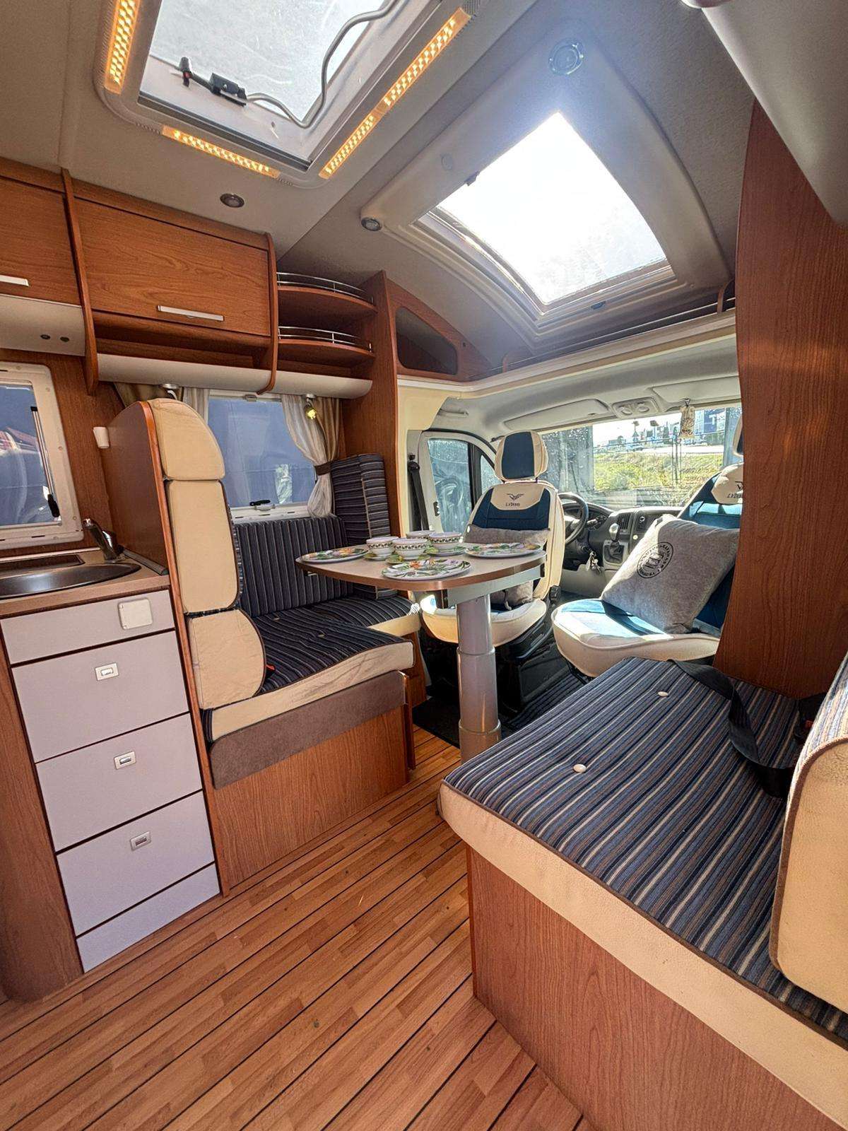 AUTOCARAVANA PERFILADA RIMOR EUROPEO 69P CAMA ISLA - Imagen 9