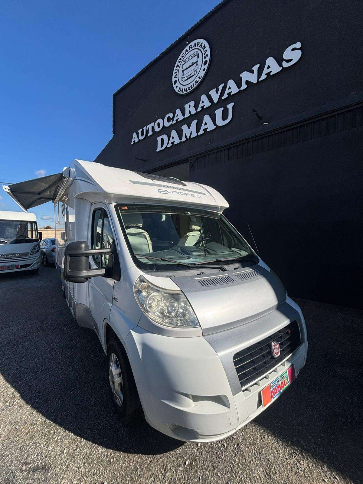 AUTOCARAVANA PERFILADA RIMOR EUROPEO 69P CAMA ISLA - Imagen 3