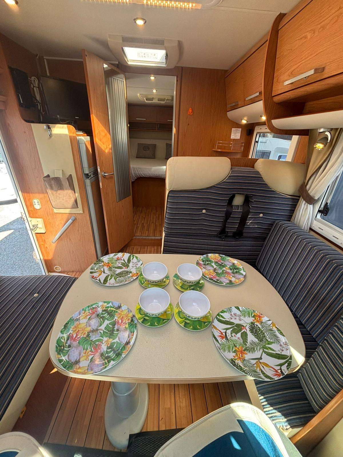 AUTOCARAVANA PERFILADA RIMOR EUROPEO 69P CAMA ISLA - Imagen 8